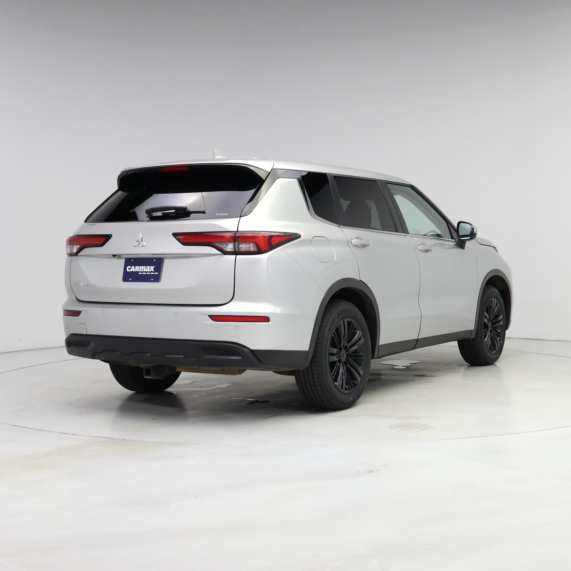Thumbnail: 2023 Mitsubishi Outlander - 8