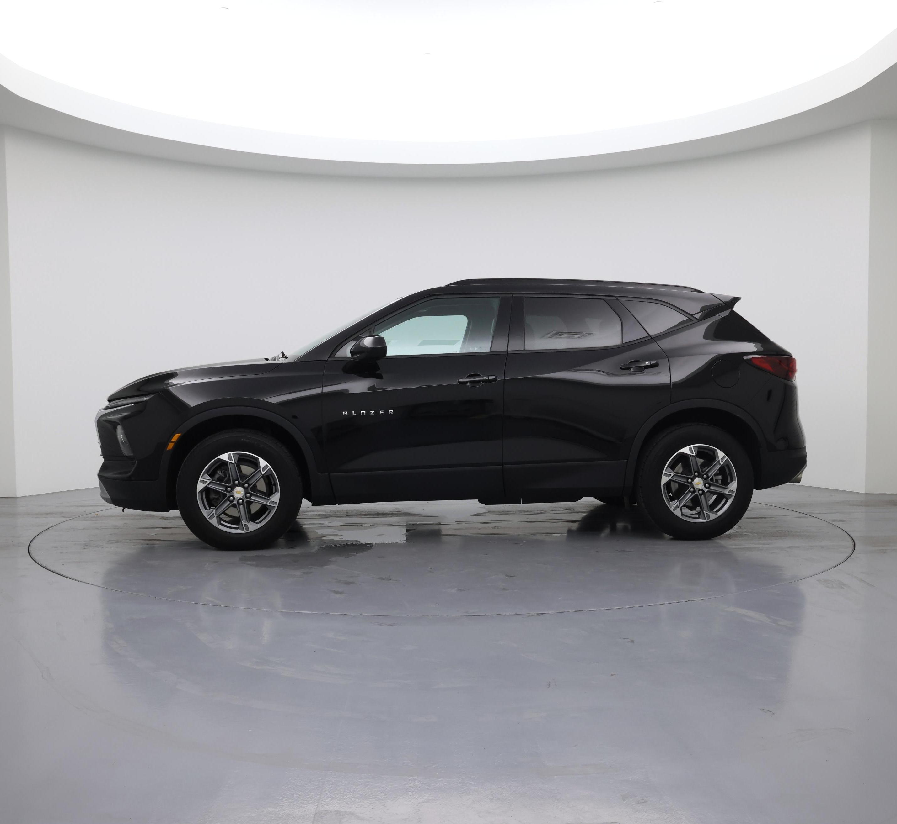 Thumbnail: 2023 Chevrolet Blazer - 3