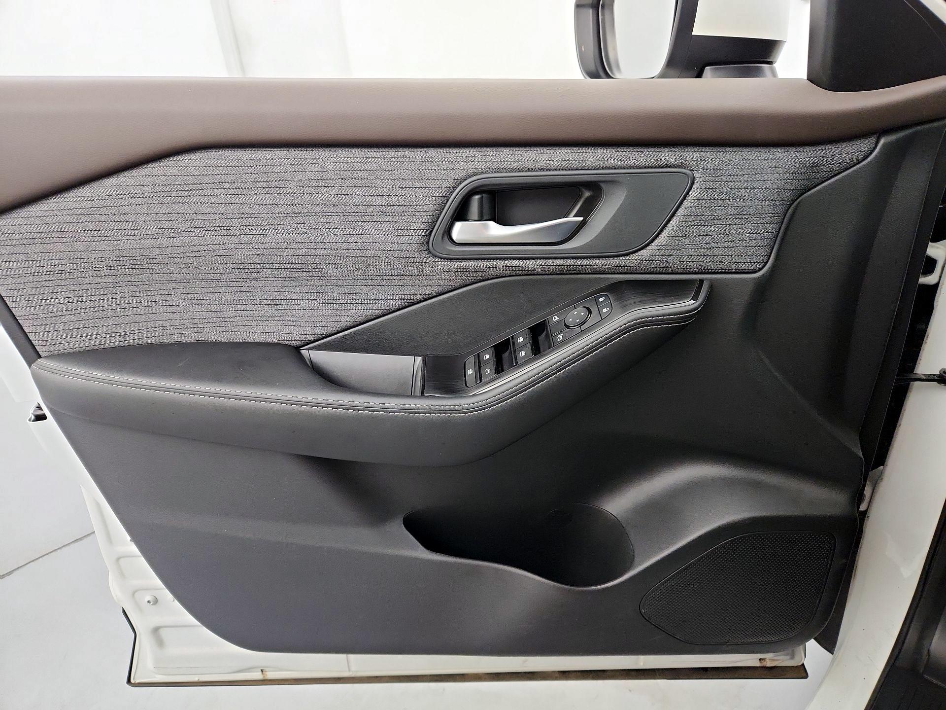 Thumbnail: 2023 Nissan Rogue - 12