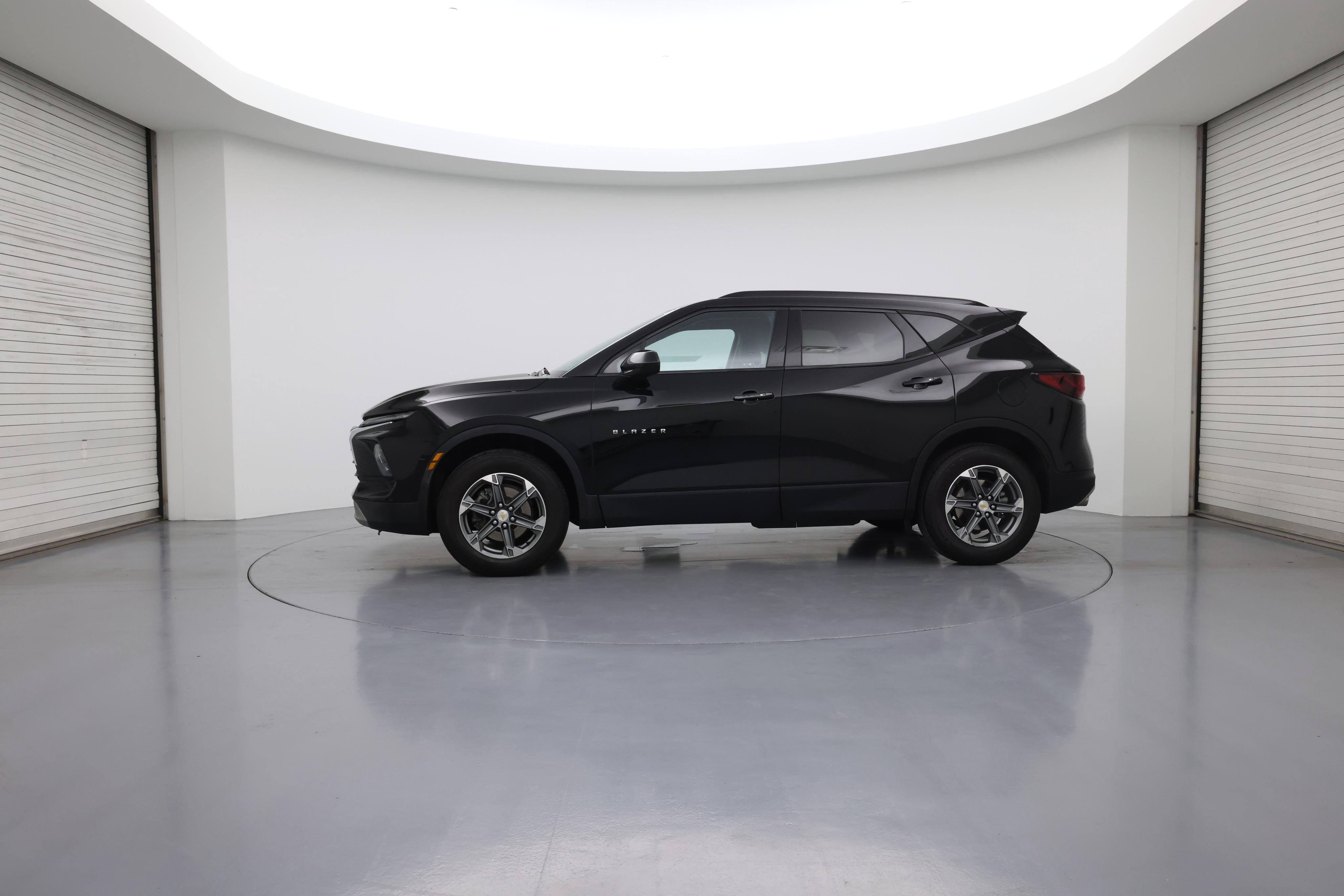 Thumbnail: 2023 Chevrolet Blazer - 3