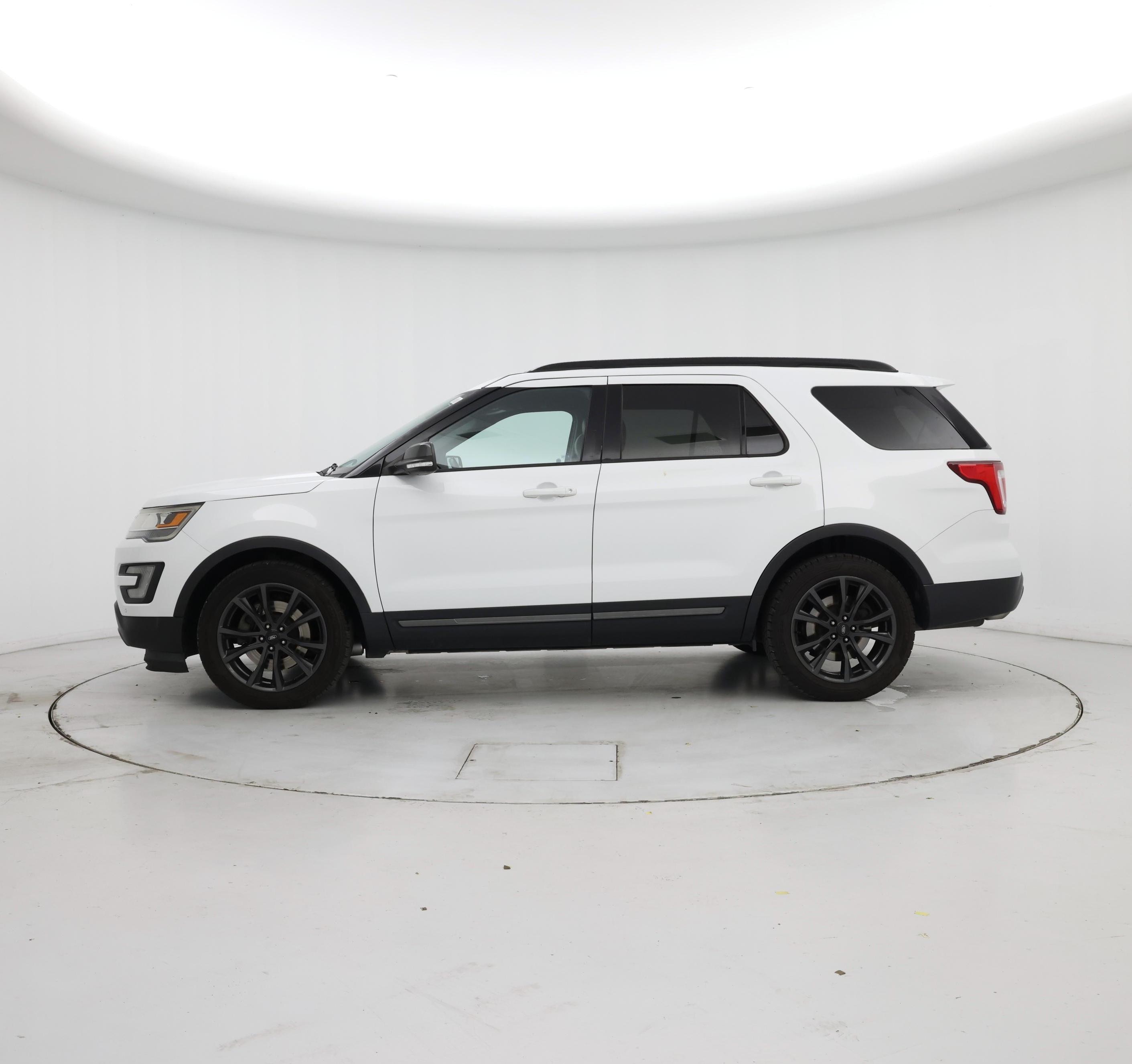 Thumbnail: 2017 Ford Explorer - 3