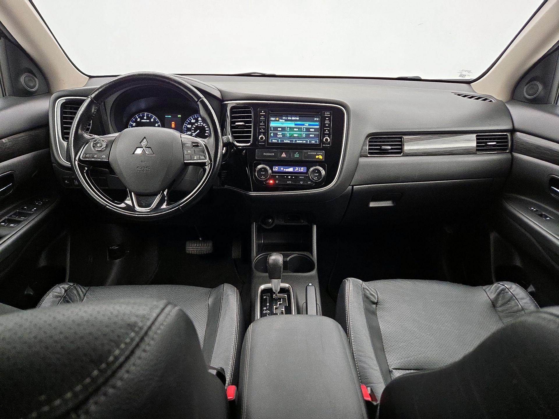 Thumbnail: 2016 Mitsubishi Outlander - 9