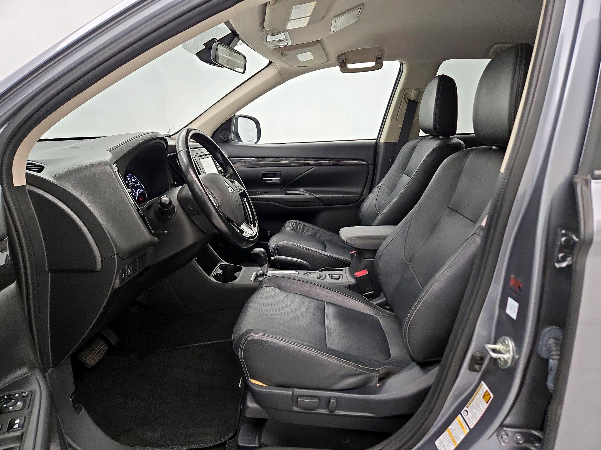 Thumbnail: 2016 Mitsubishi Outlander - 11