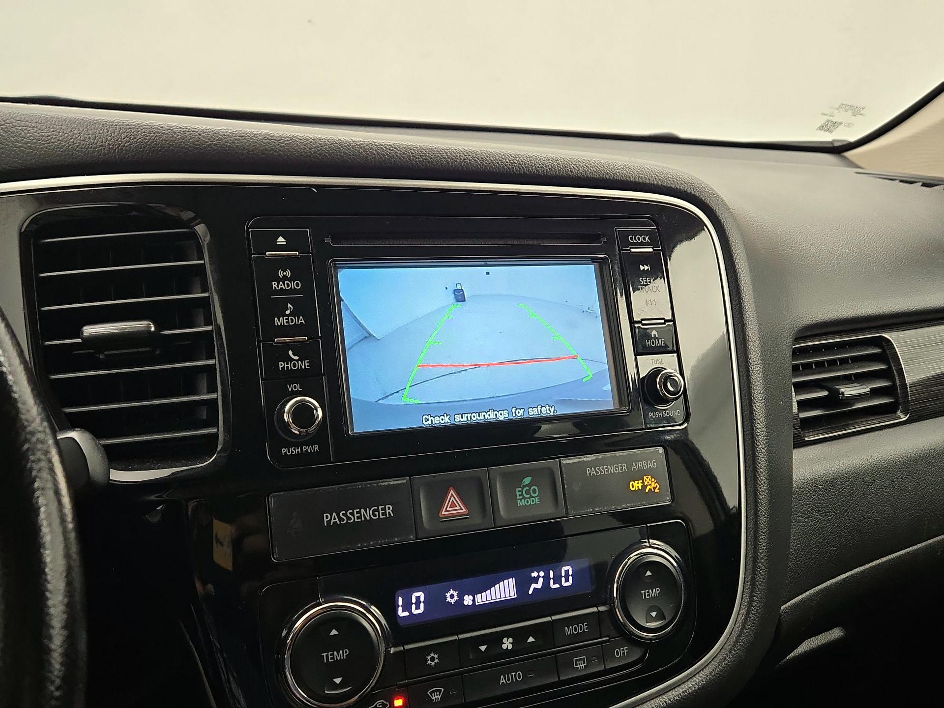 Thumbnail: 2016 Mitsubishi Outlander - 14