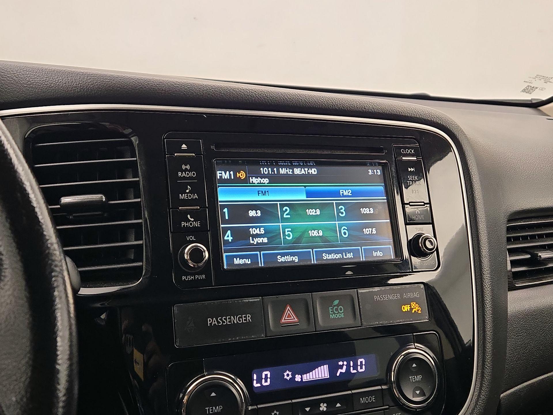 Thumbnail: 2016 Mitsubishi Outlander - 15