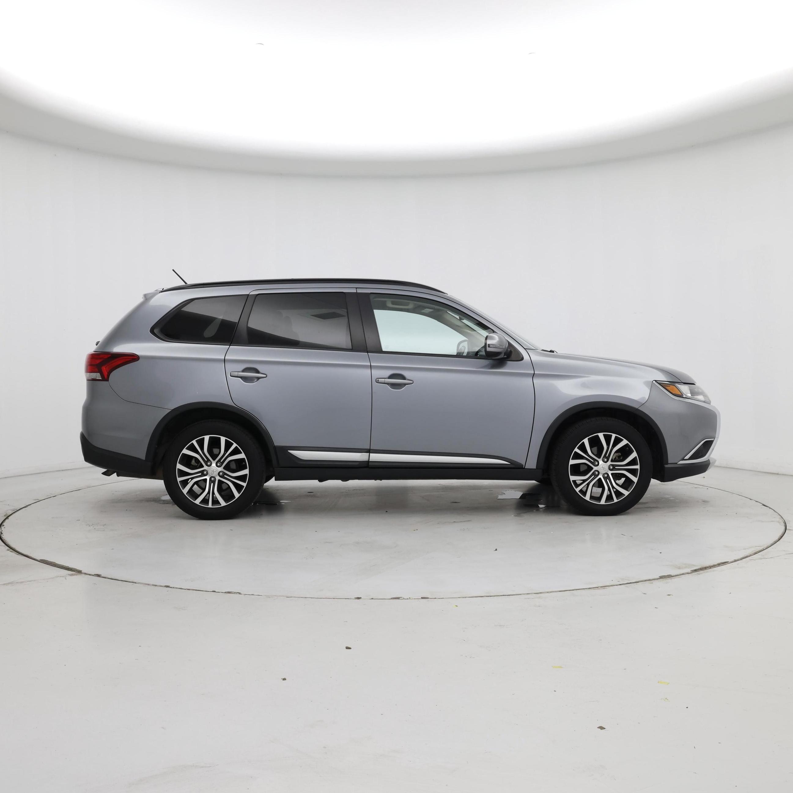 Thumbnail: 2016 Mitsubishi Outlander - 7