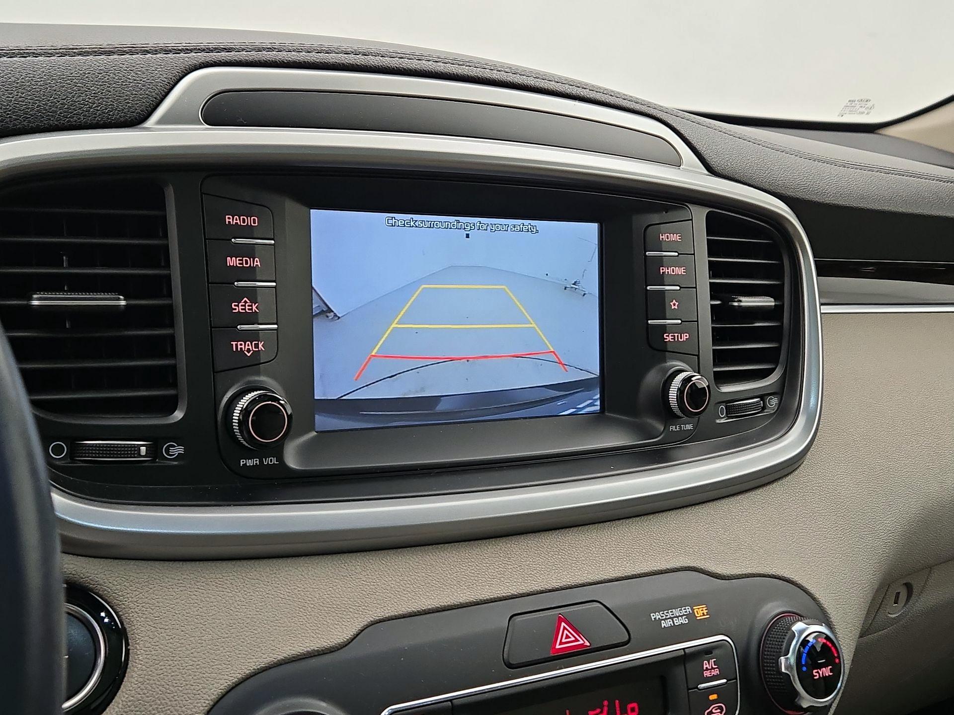 Thumbnail: 2020 Kia Sorento - 14