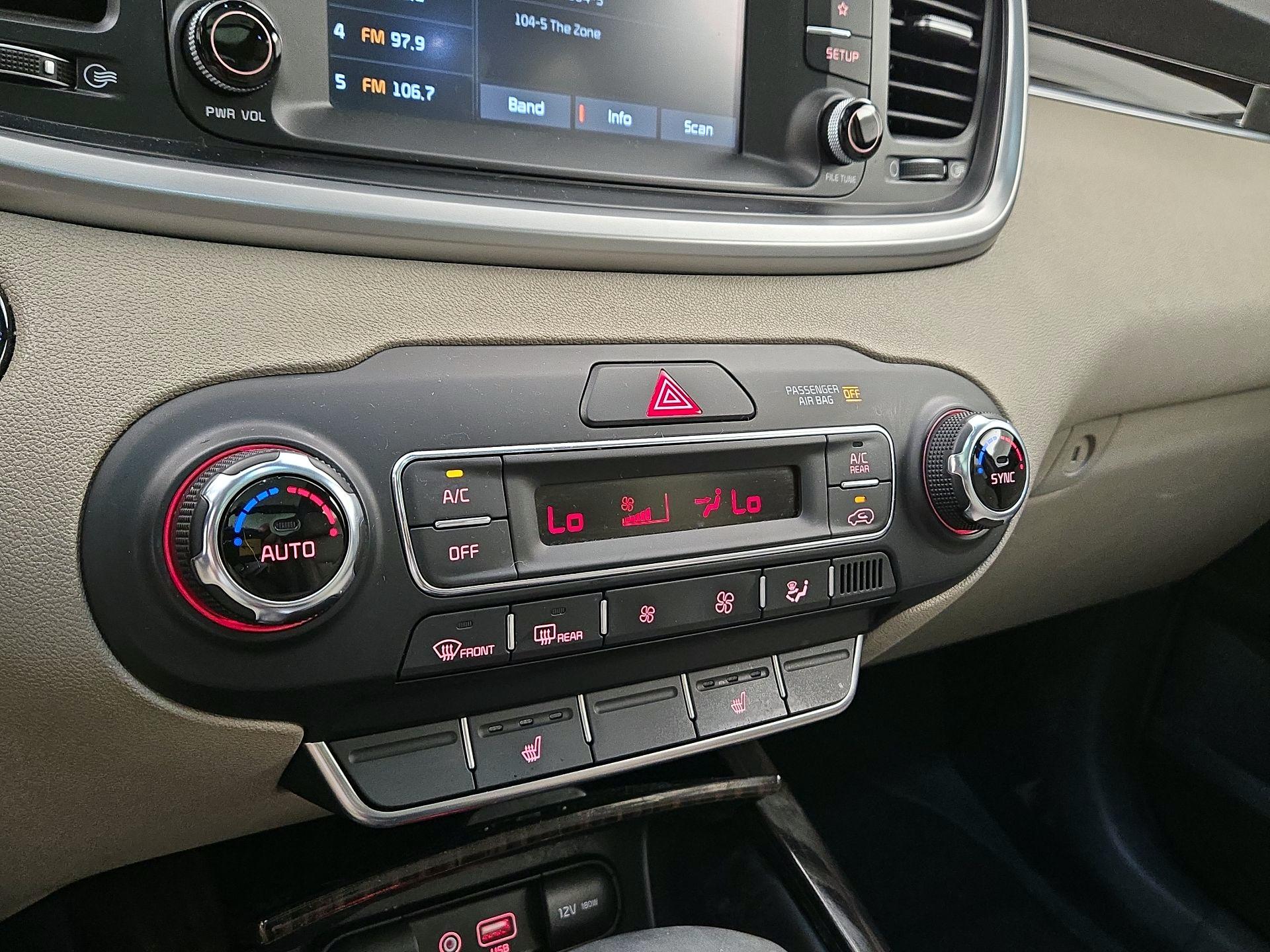 Thumbnail: 2020 Kia Sorento - 16