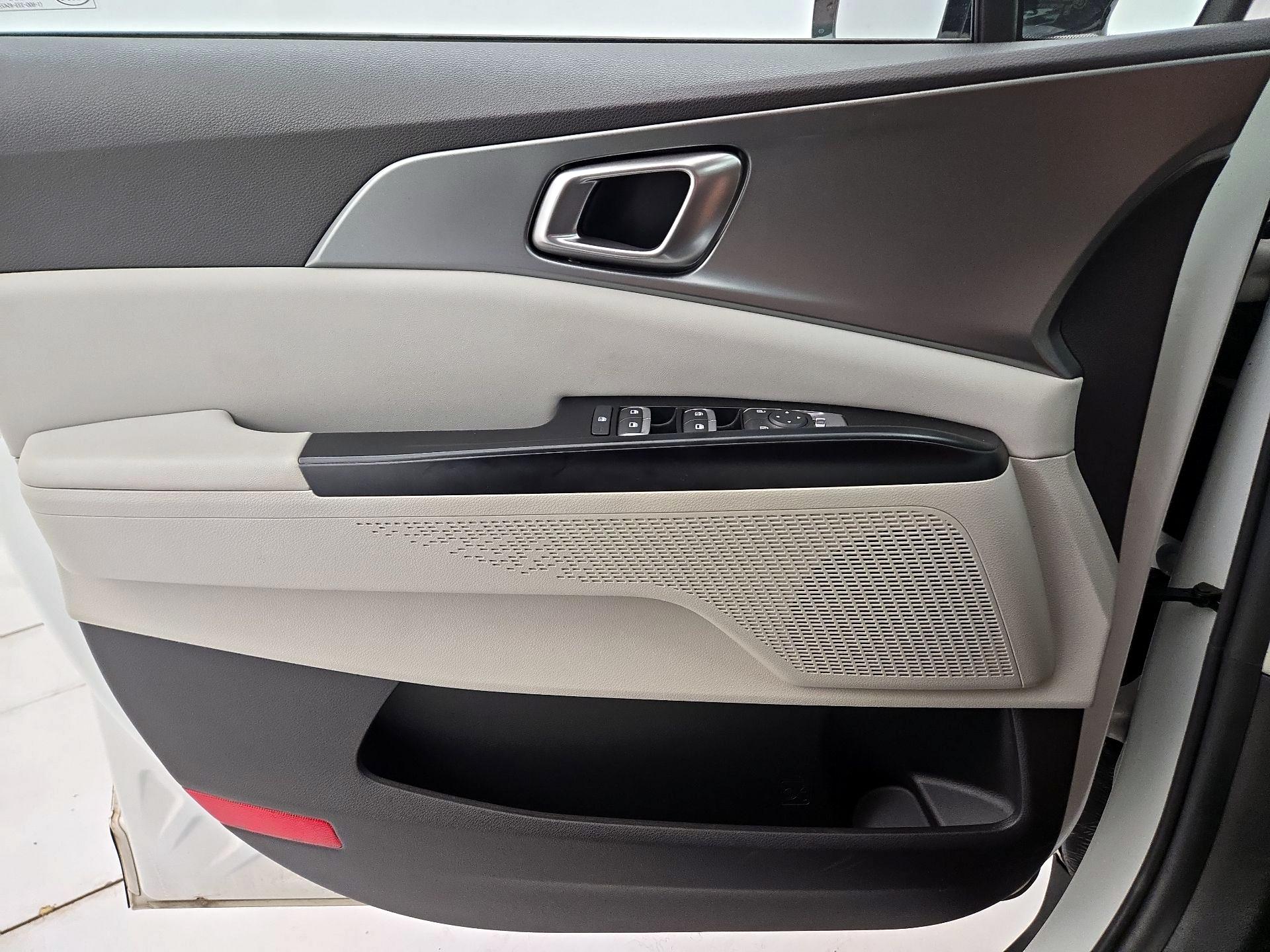 Thumbnail: 2022 Kia Carnival - 12