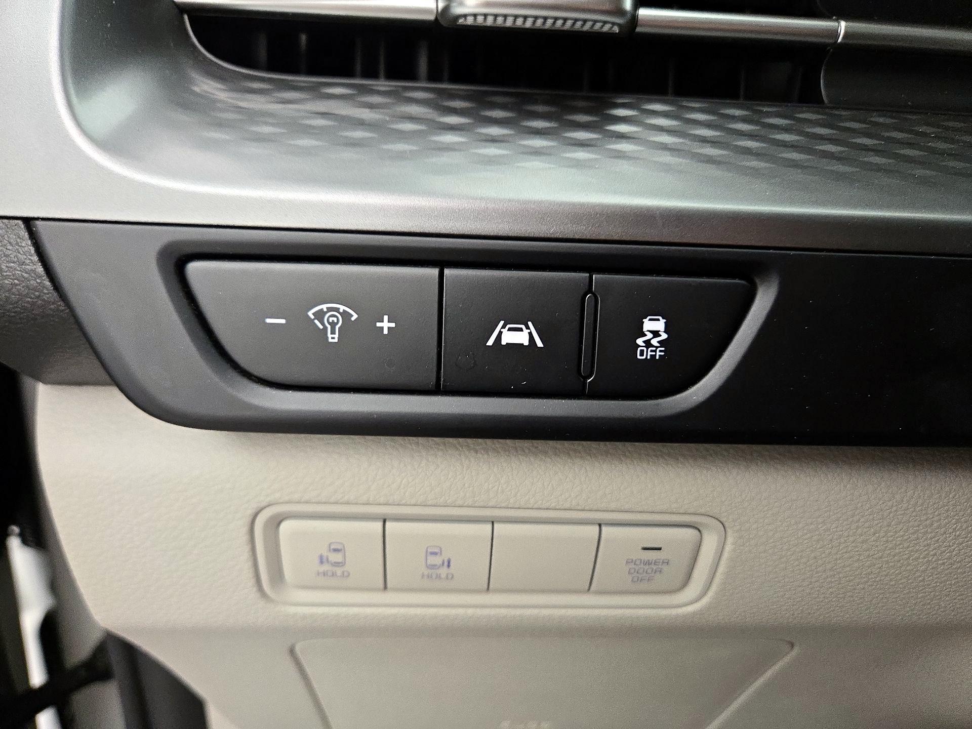 Thumbnail: 2022 Kia Carnival - 13