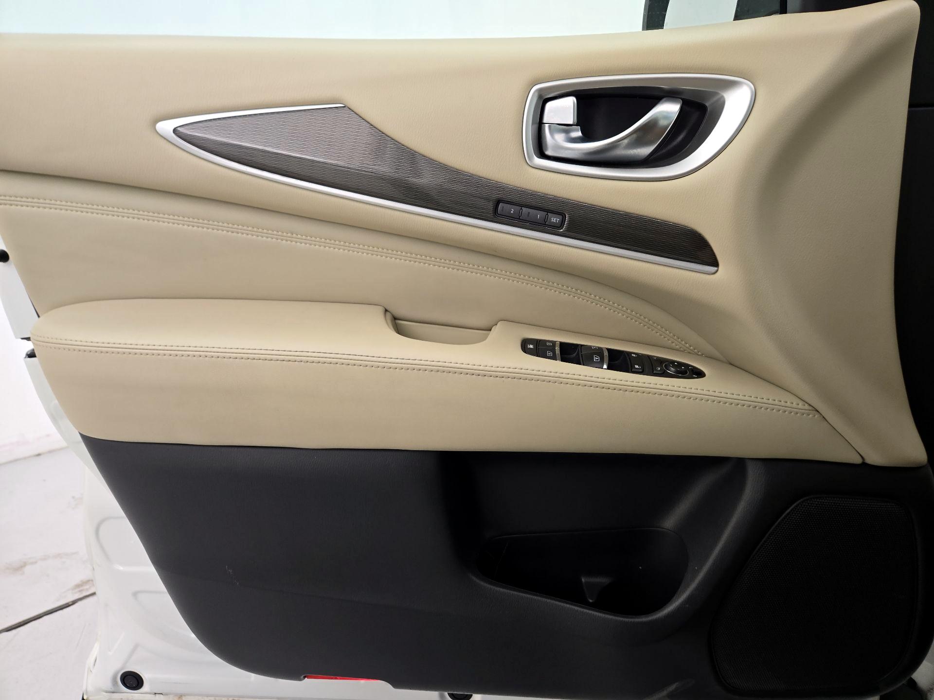 Thumbnail: 2016 INFINITI QX60 - 12