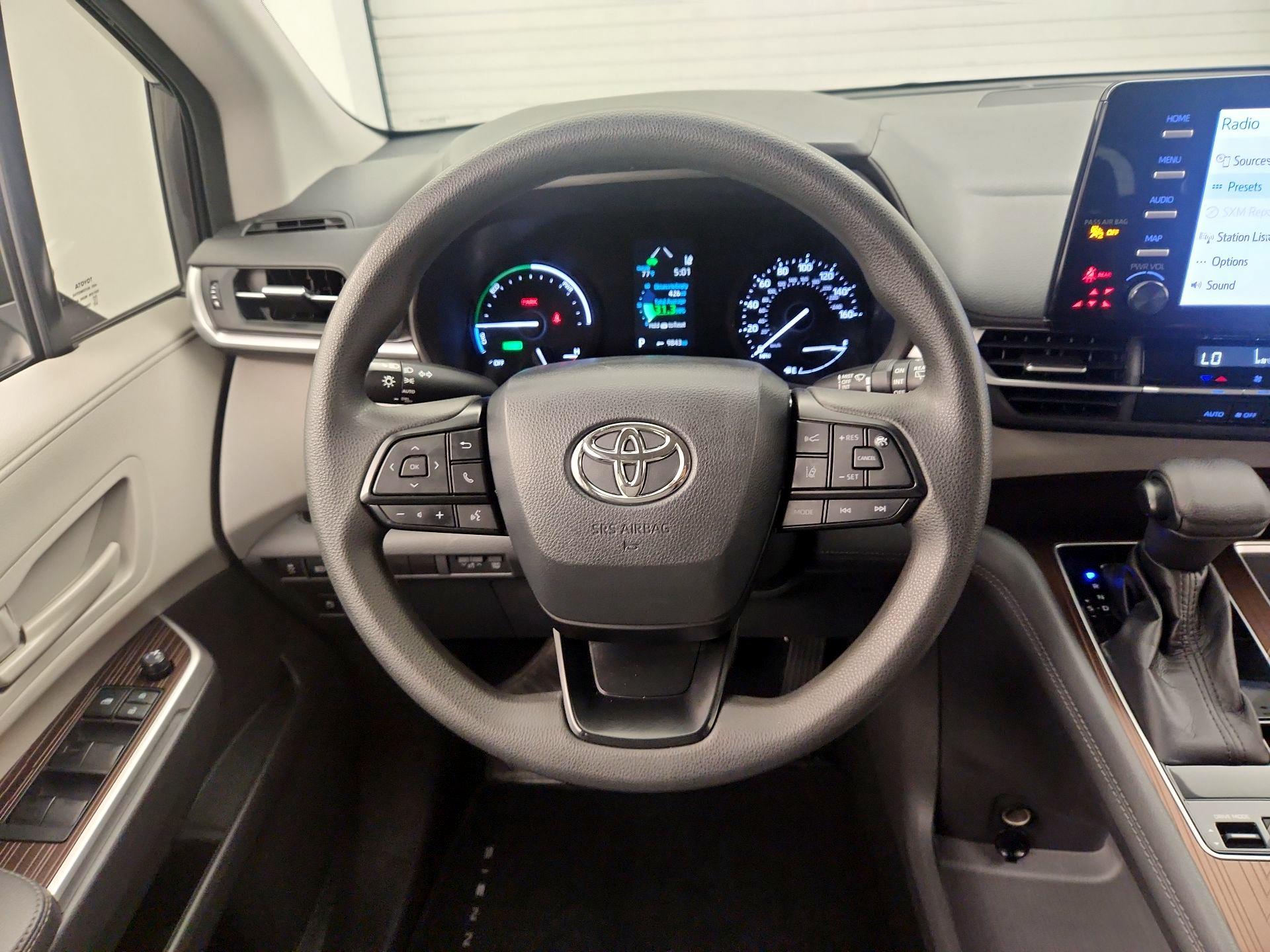 Thumbnail: 2022 Toyota Sienna - 10
