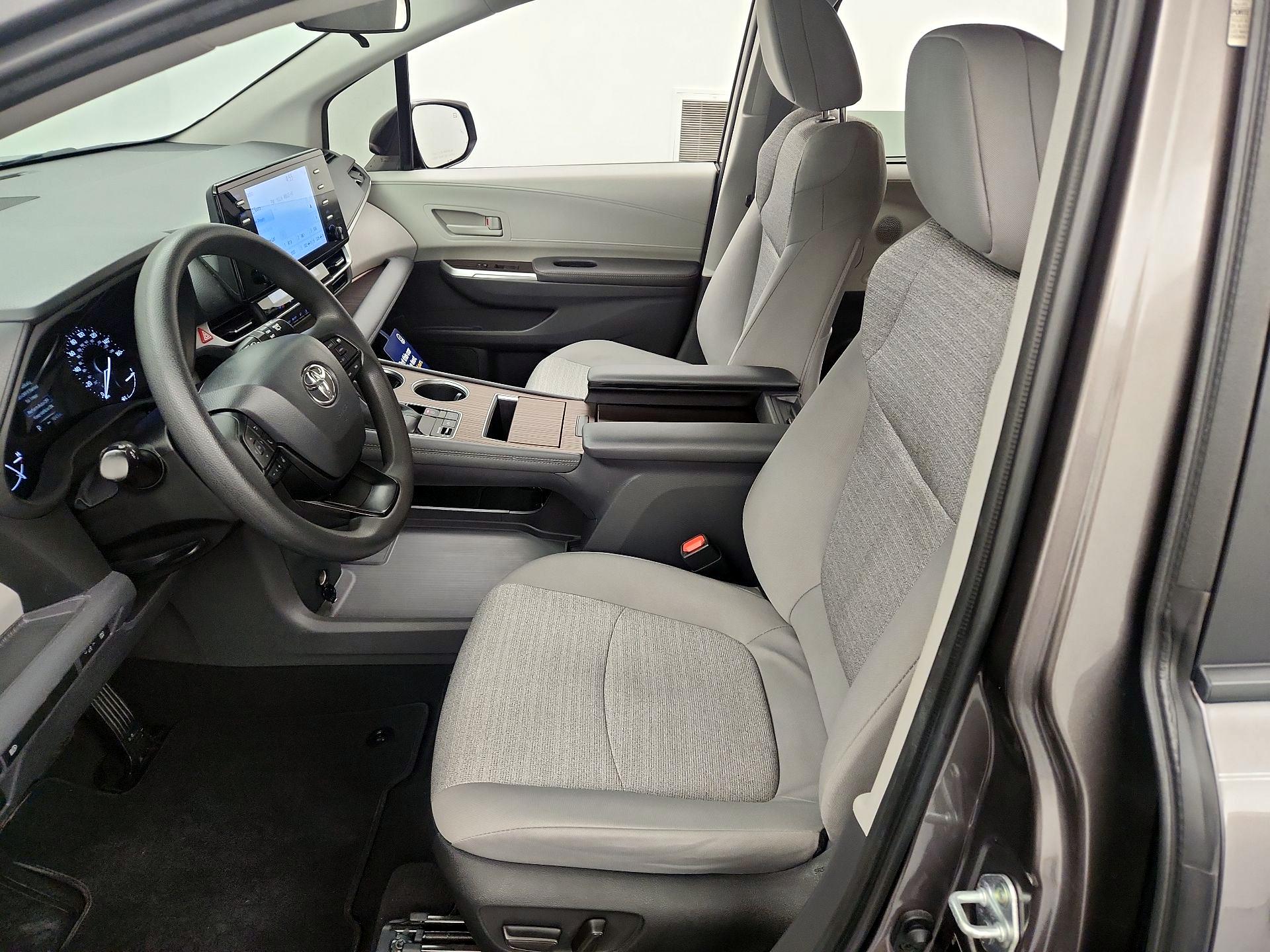 Thumbnail: 2022 Toyota Sienna - 11