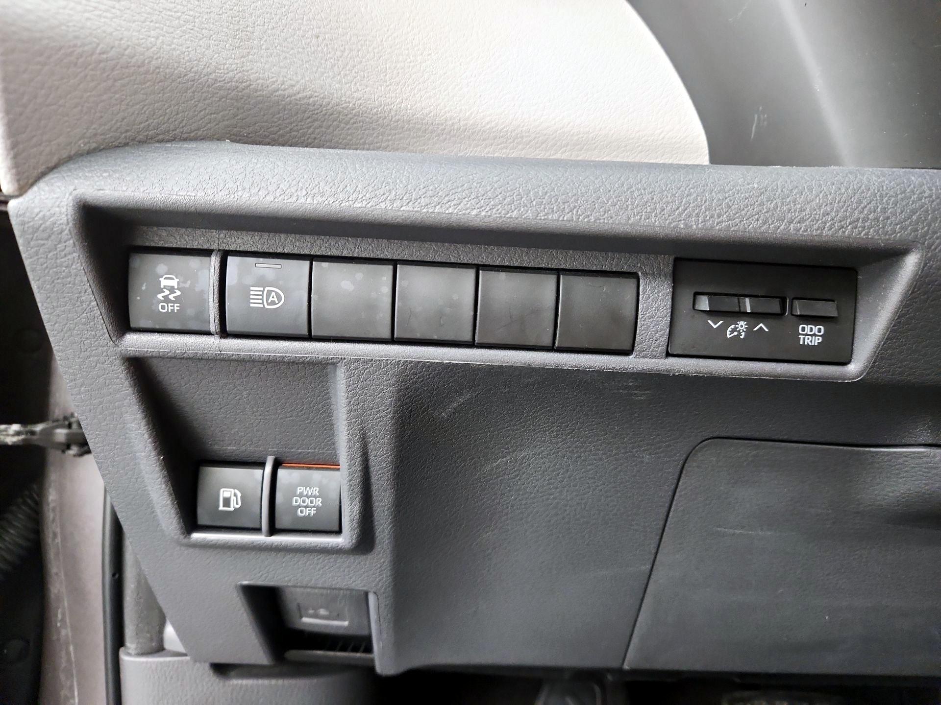 Thumbnail: 2022 Toyota Sienna - 13