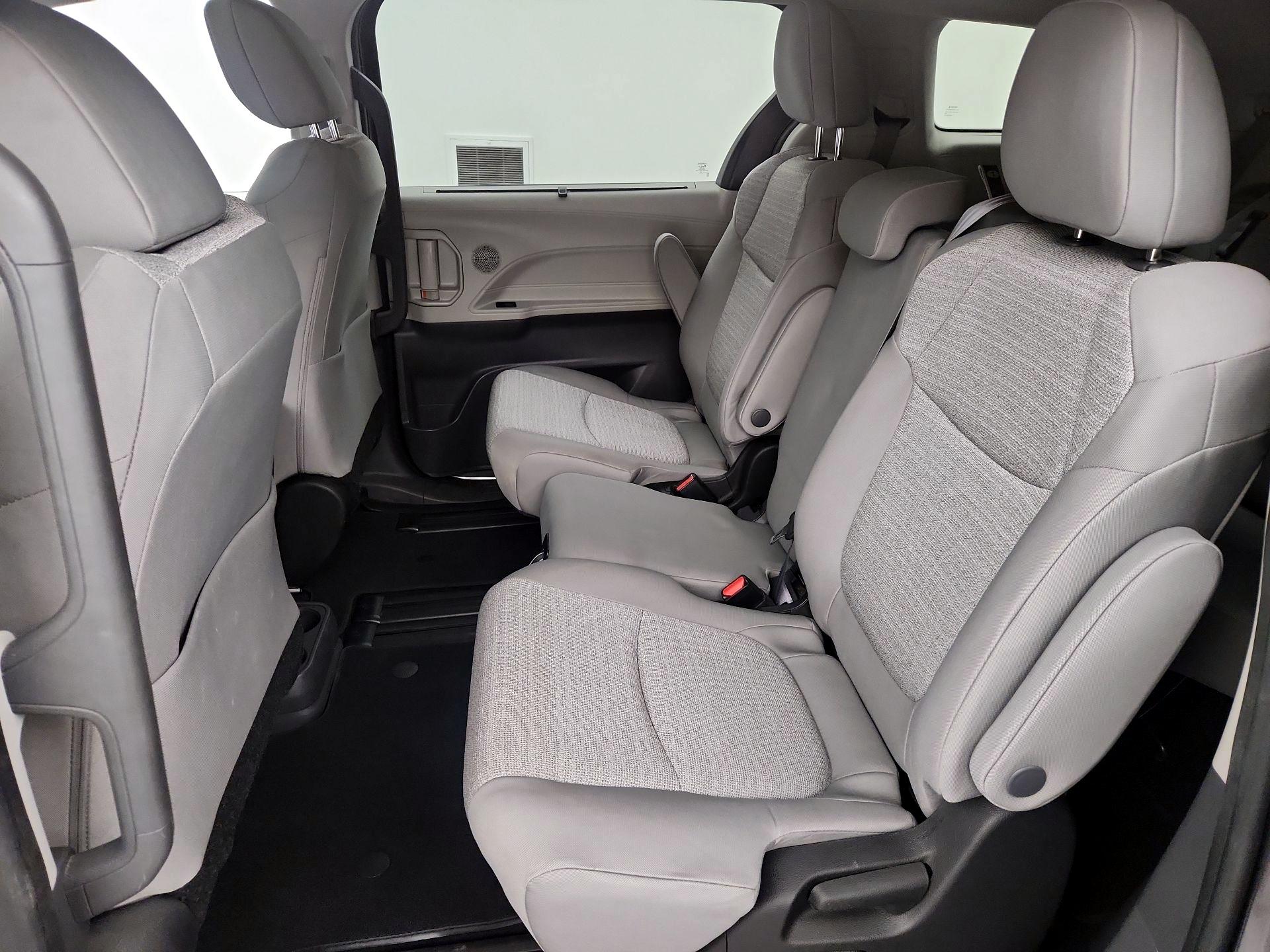 Thumbnail: 2022 Toyota Sienna - 19