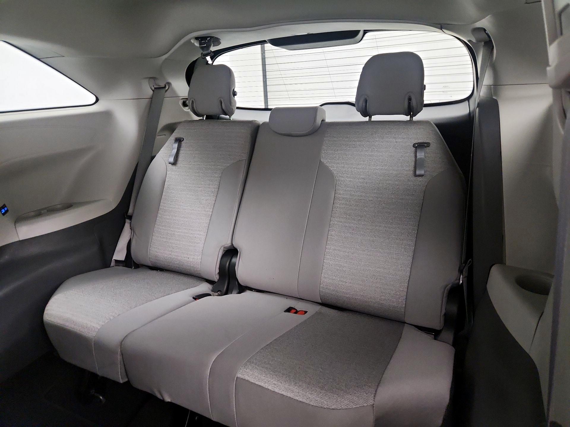 Thumbnail: 2022 Toyota Sienna - 20