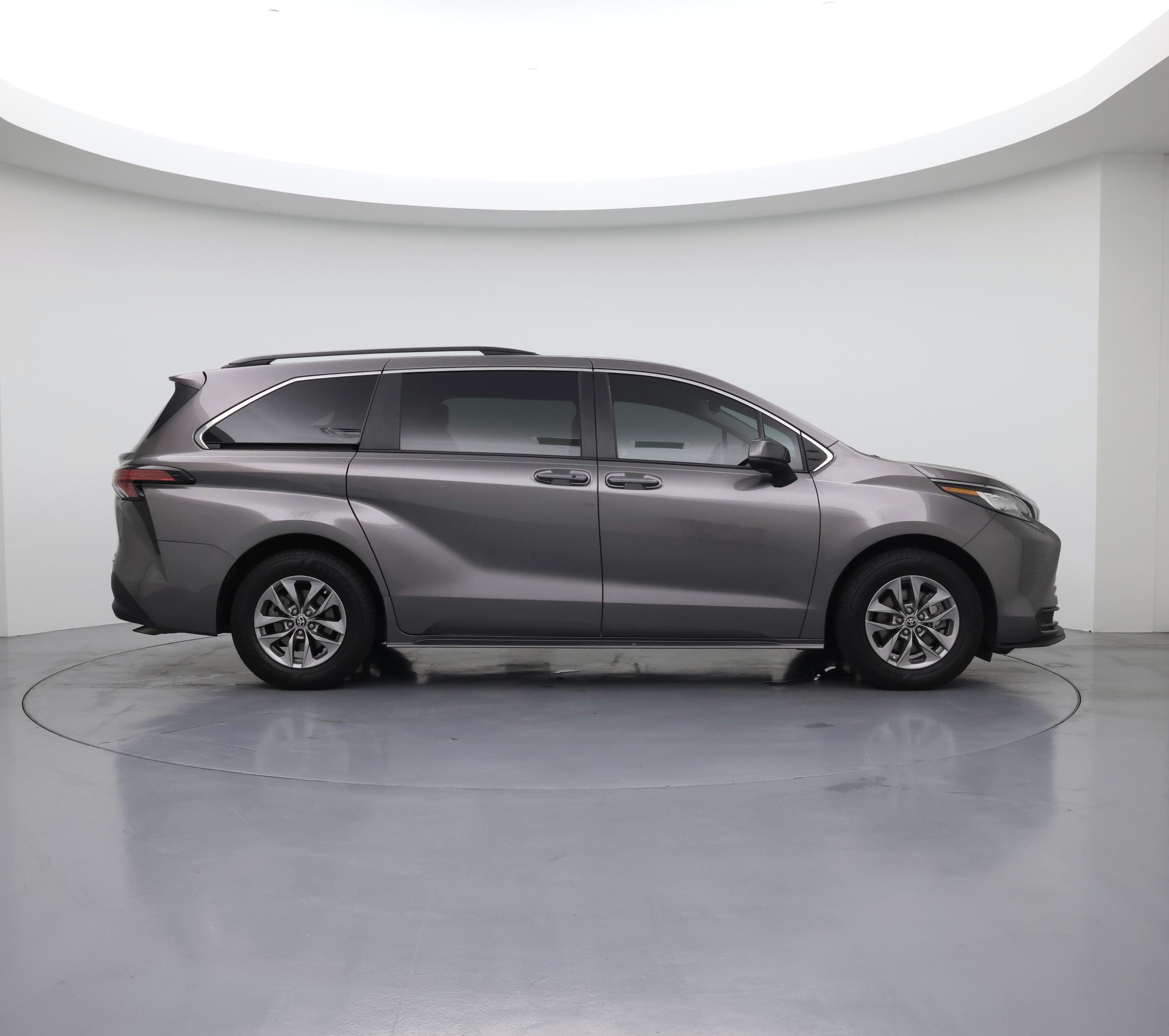 Thumbnail: 2022 Toyota Sienna - 7