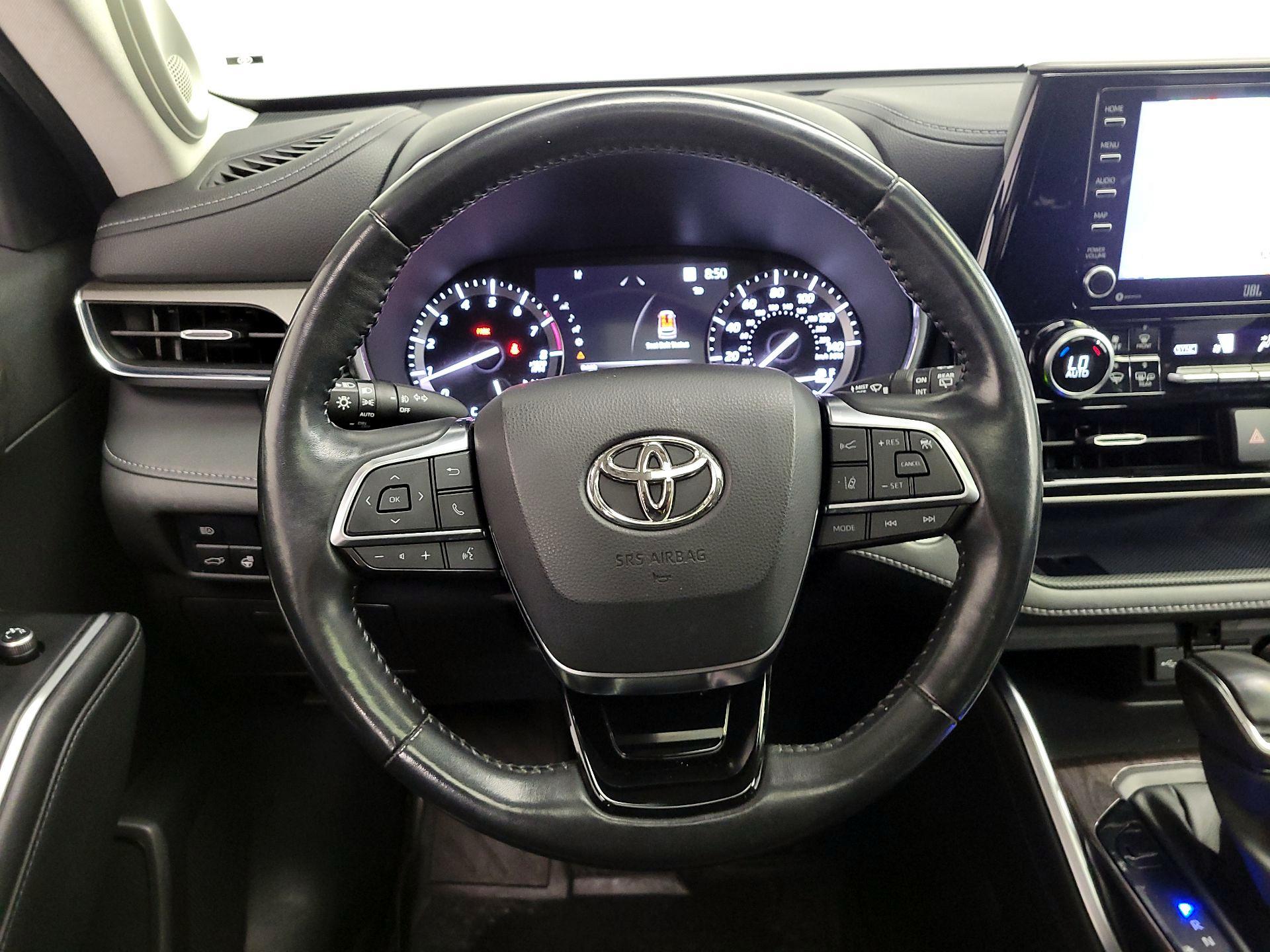 Thumbnail: 2021 Toyota Highlander - 10