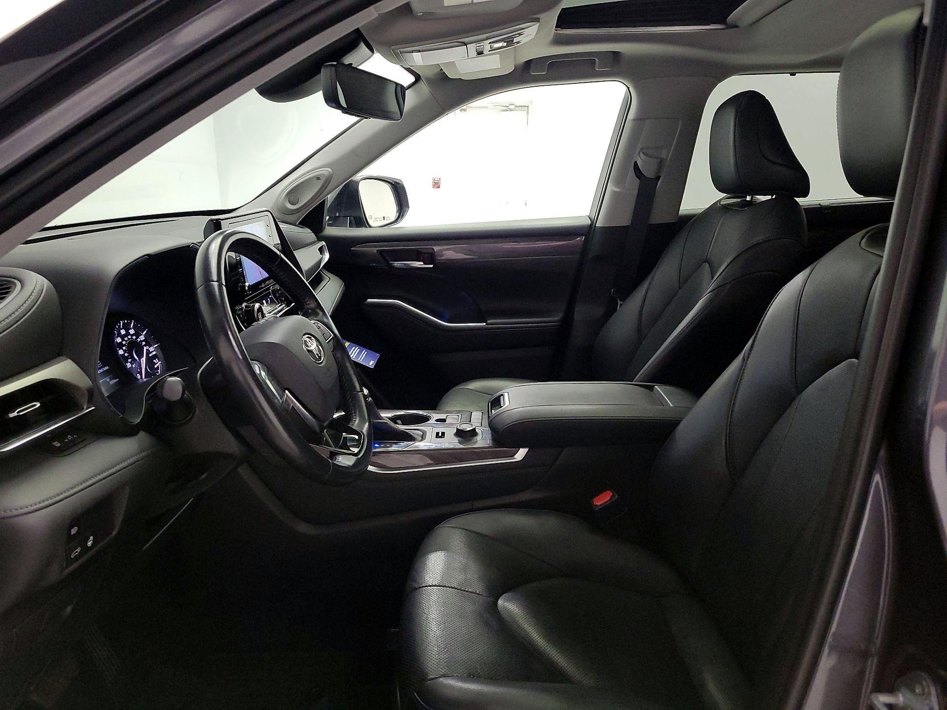 Thumbnail: 2021 Toyota Highlander - 11