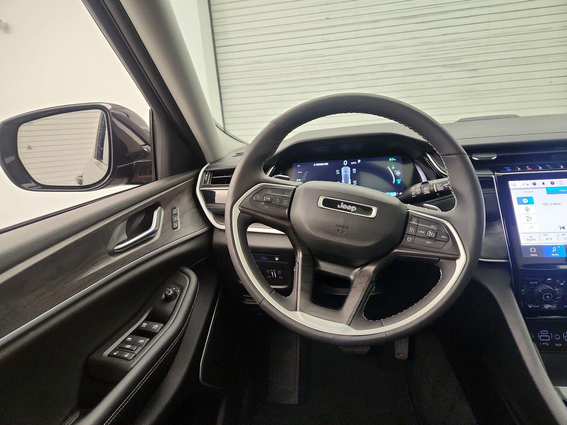 Thumbnail: 2022 Jeep Grand Cherokee - 10