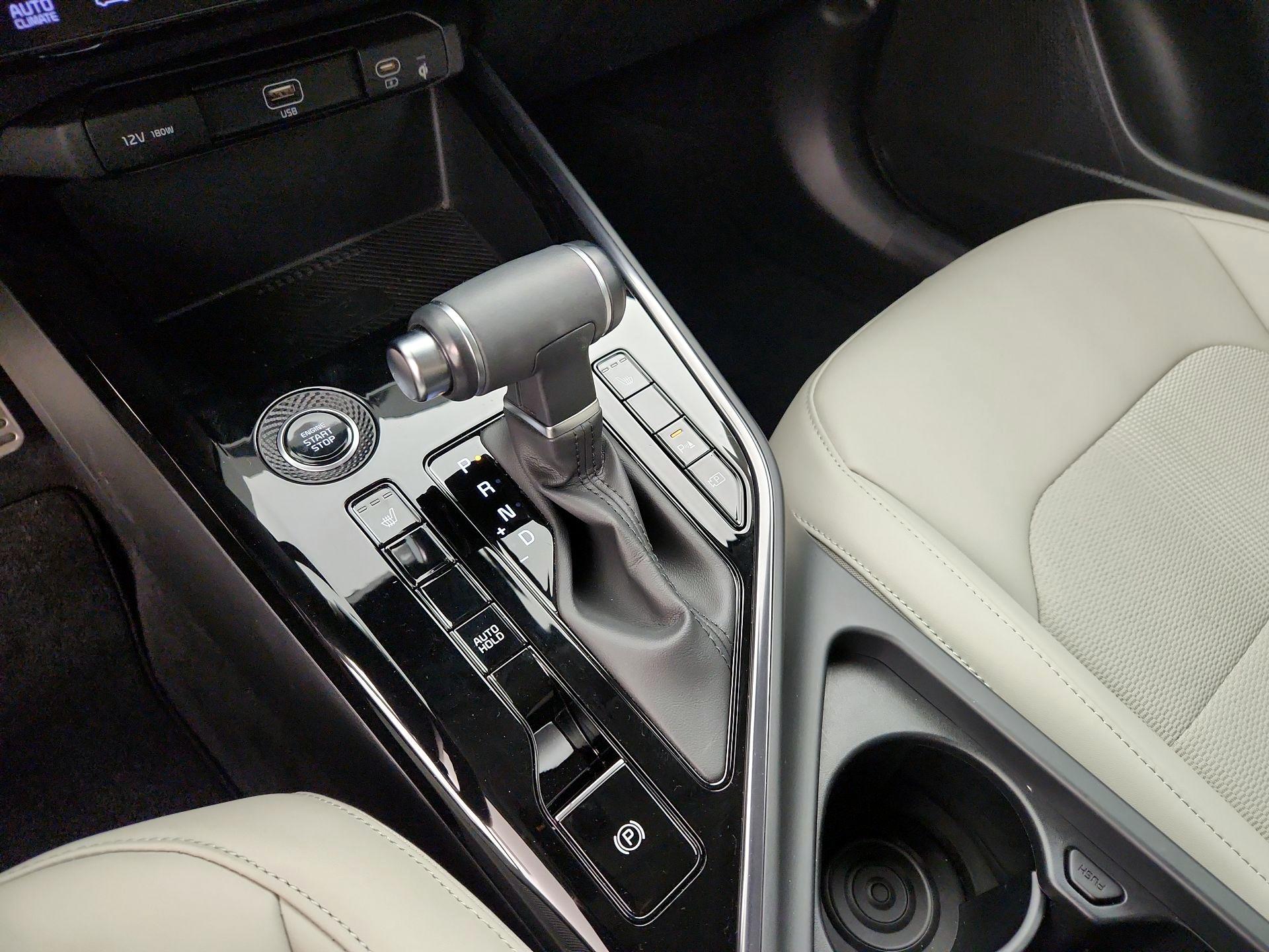 Thumbnail: 2023 Kia Niro - 18