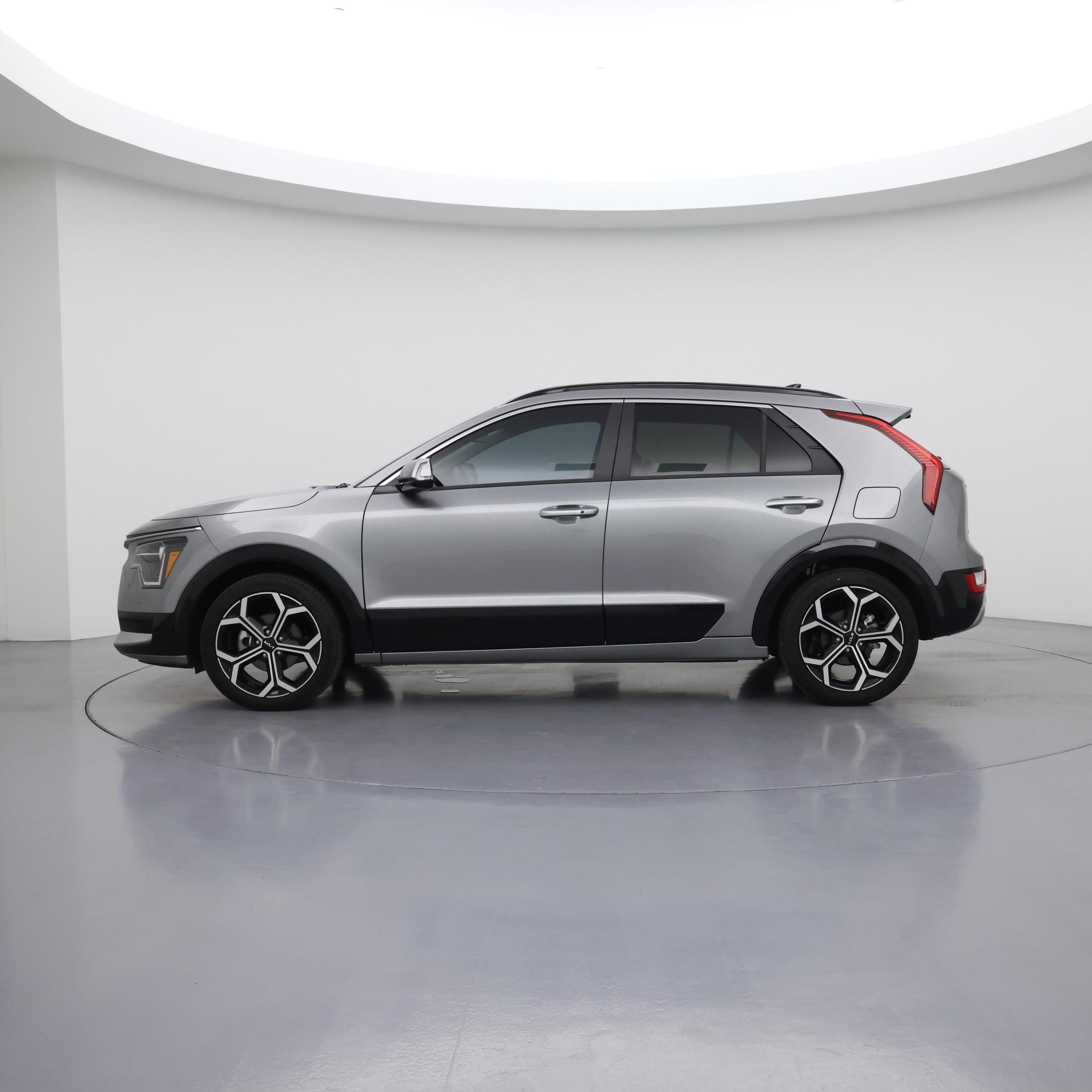 Thumbnail: 2023 Kia Niro - 3