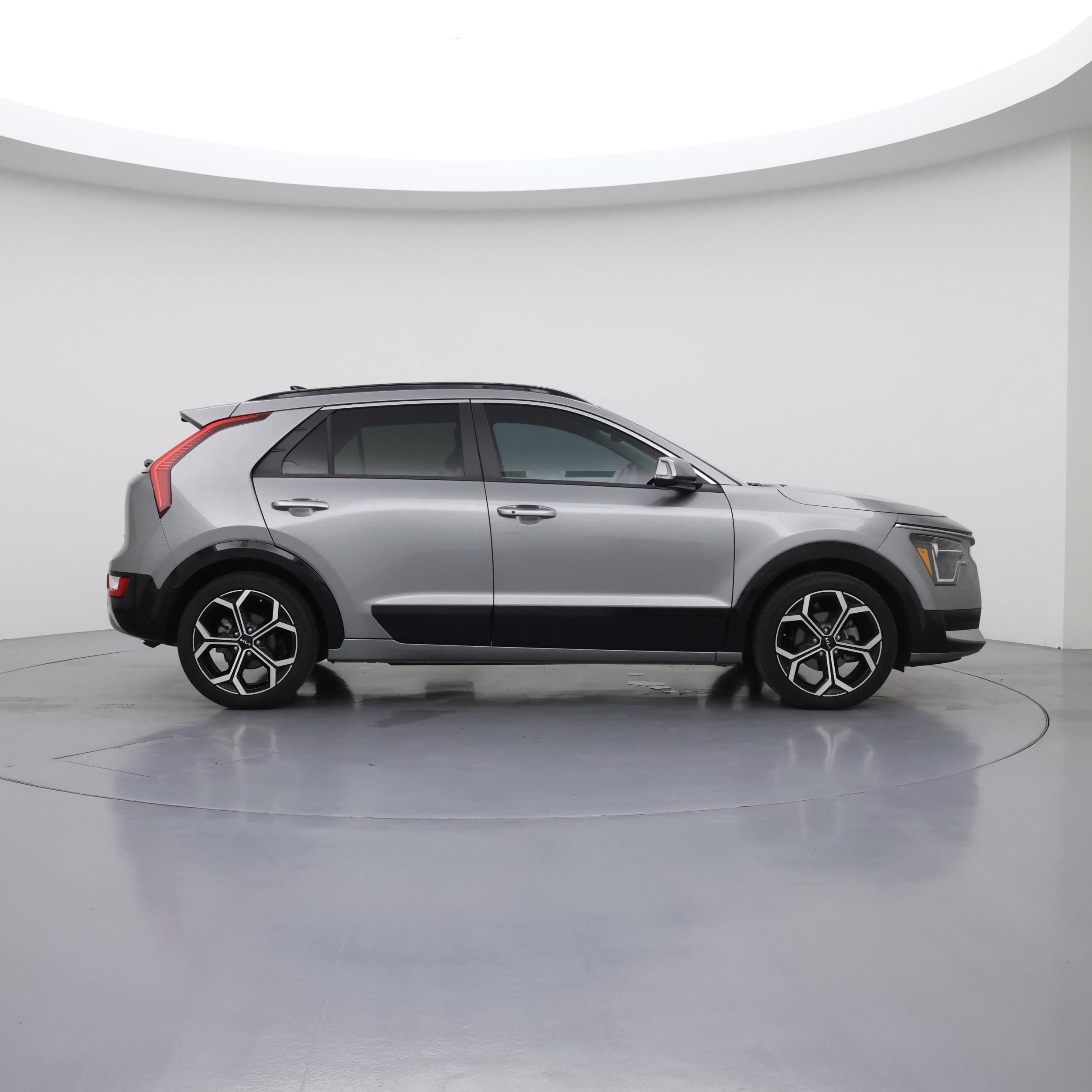 Thumbnail: 2023 Kia Niro - 7