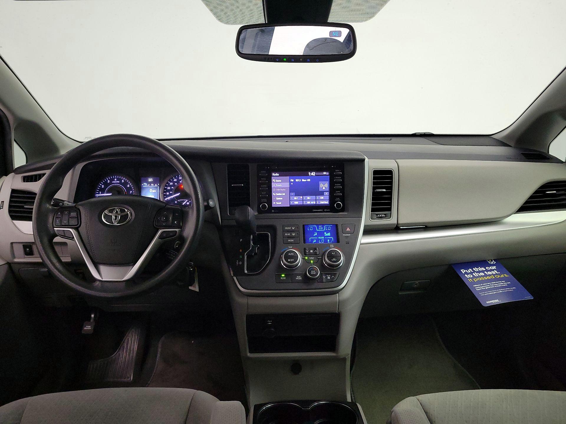 Thumbnail: 2020 Toyota Sienna - 9