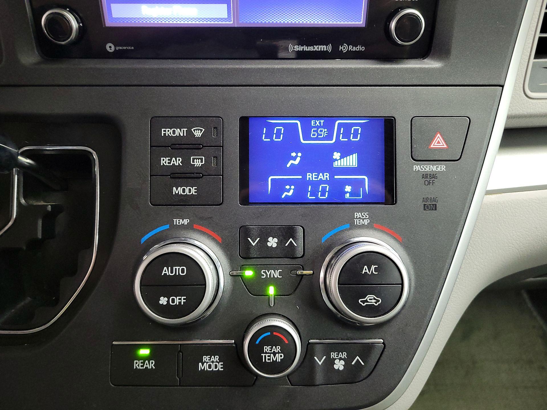 Thumbnail: 2020 Toyota Sienna - 16