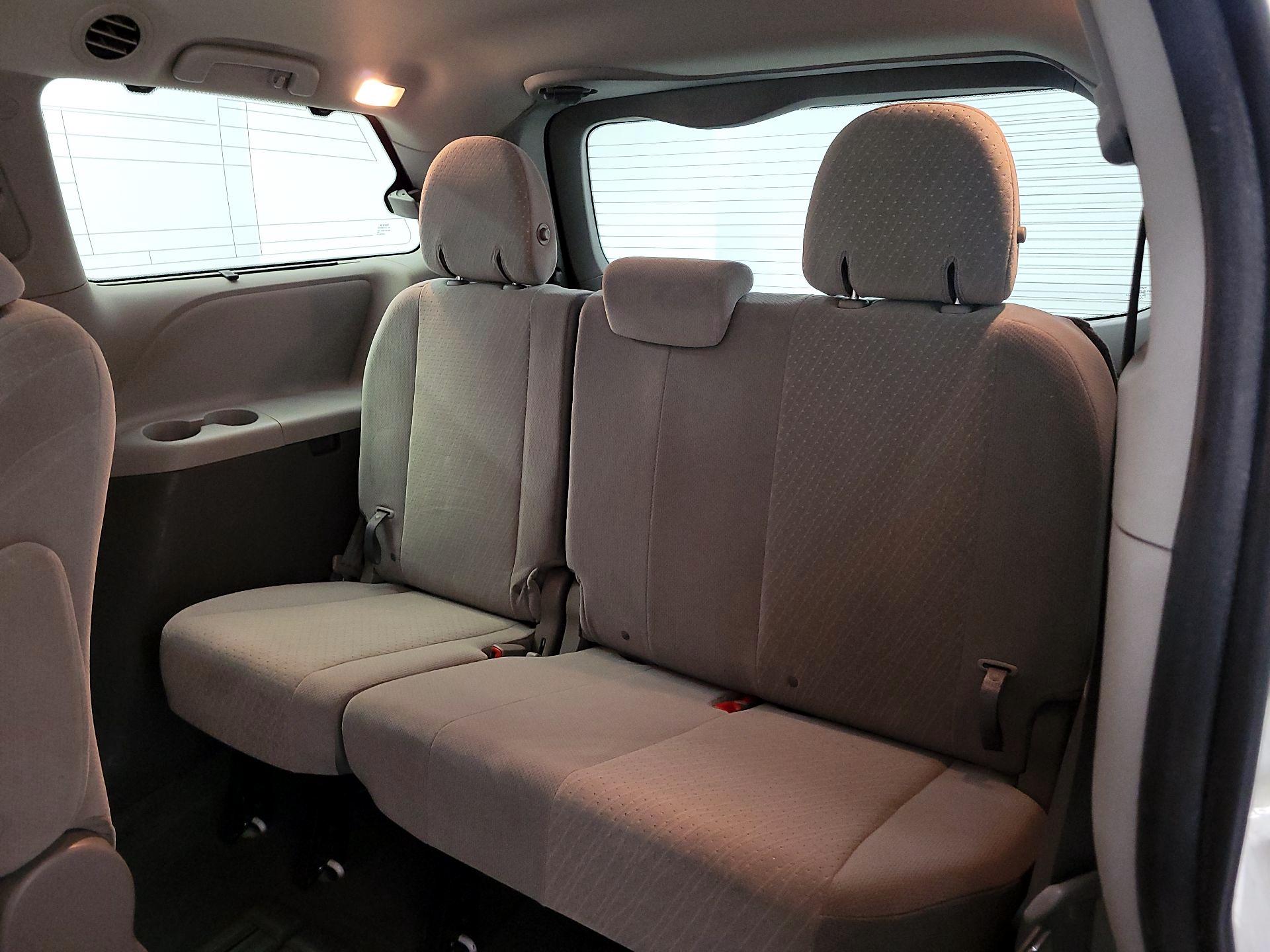 Thumbnail: 2020 Toyota Sienna - 20