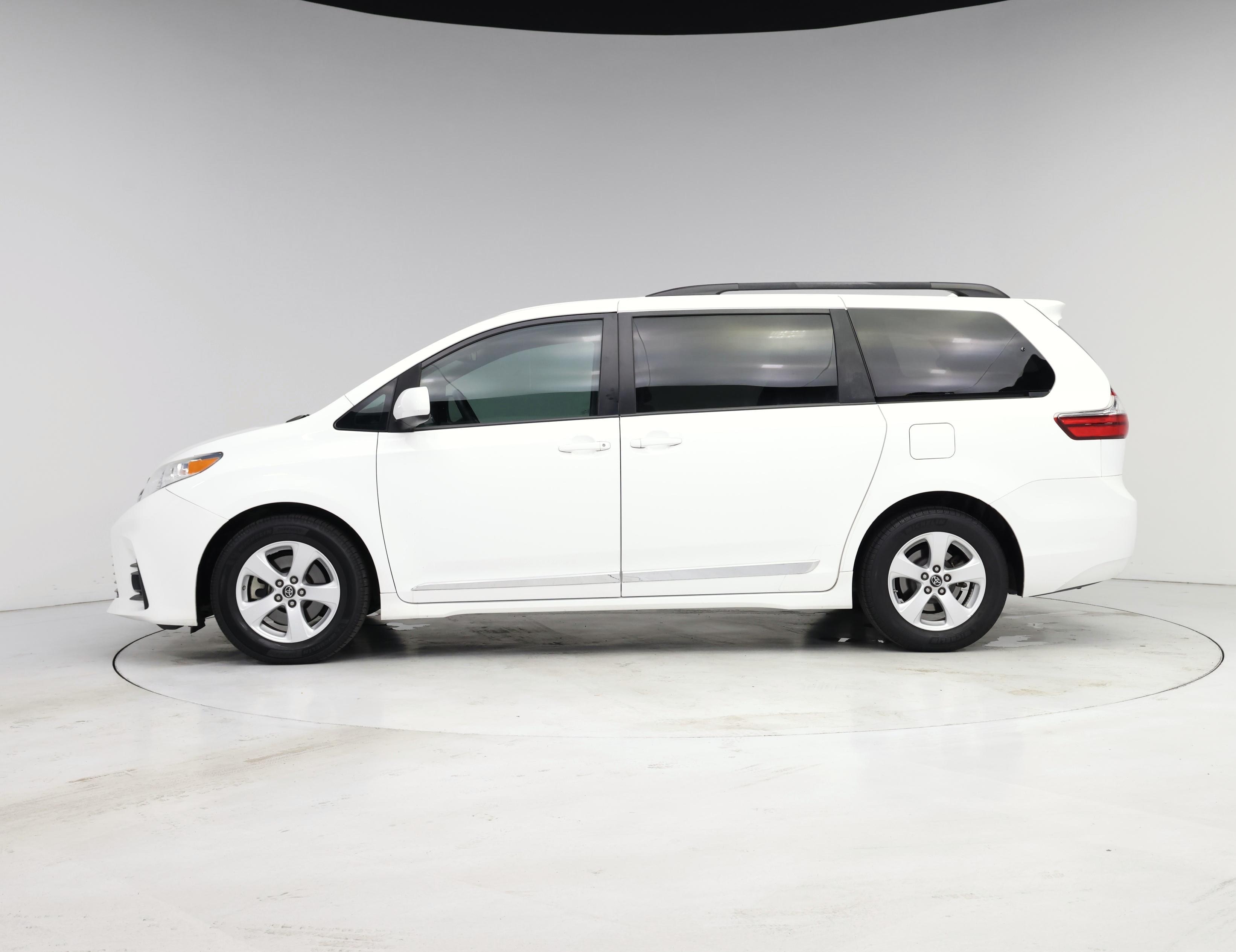 Thumbnail: 2020 Toyota Sienna - 3