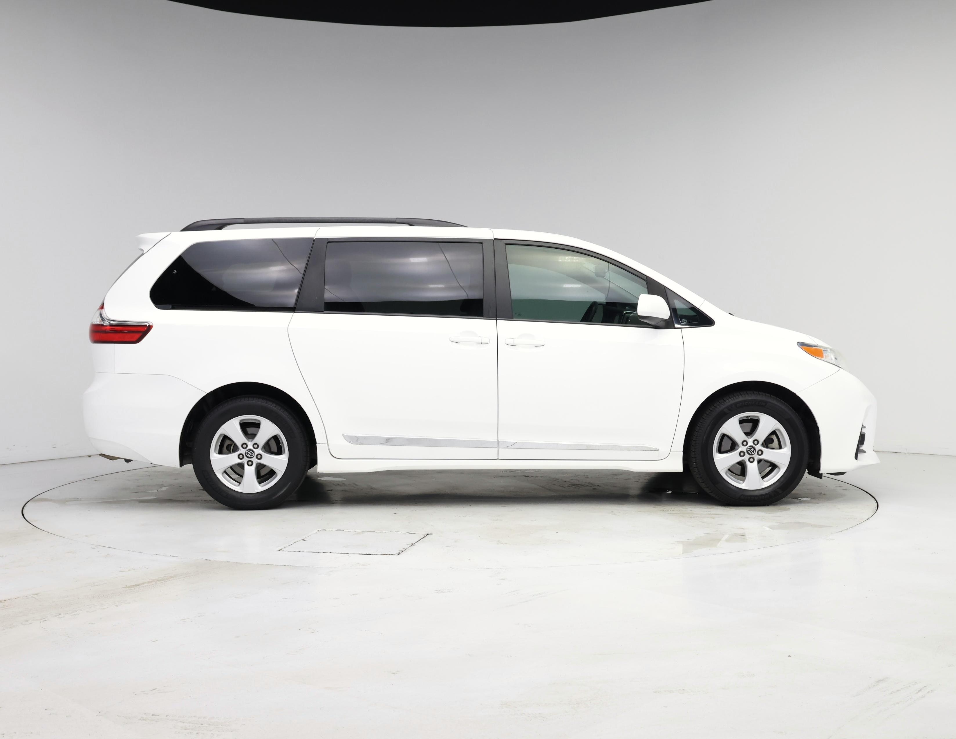 Thumbnail: 2020 Toyota Sienna - 7
