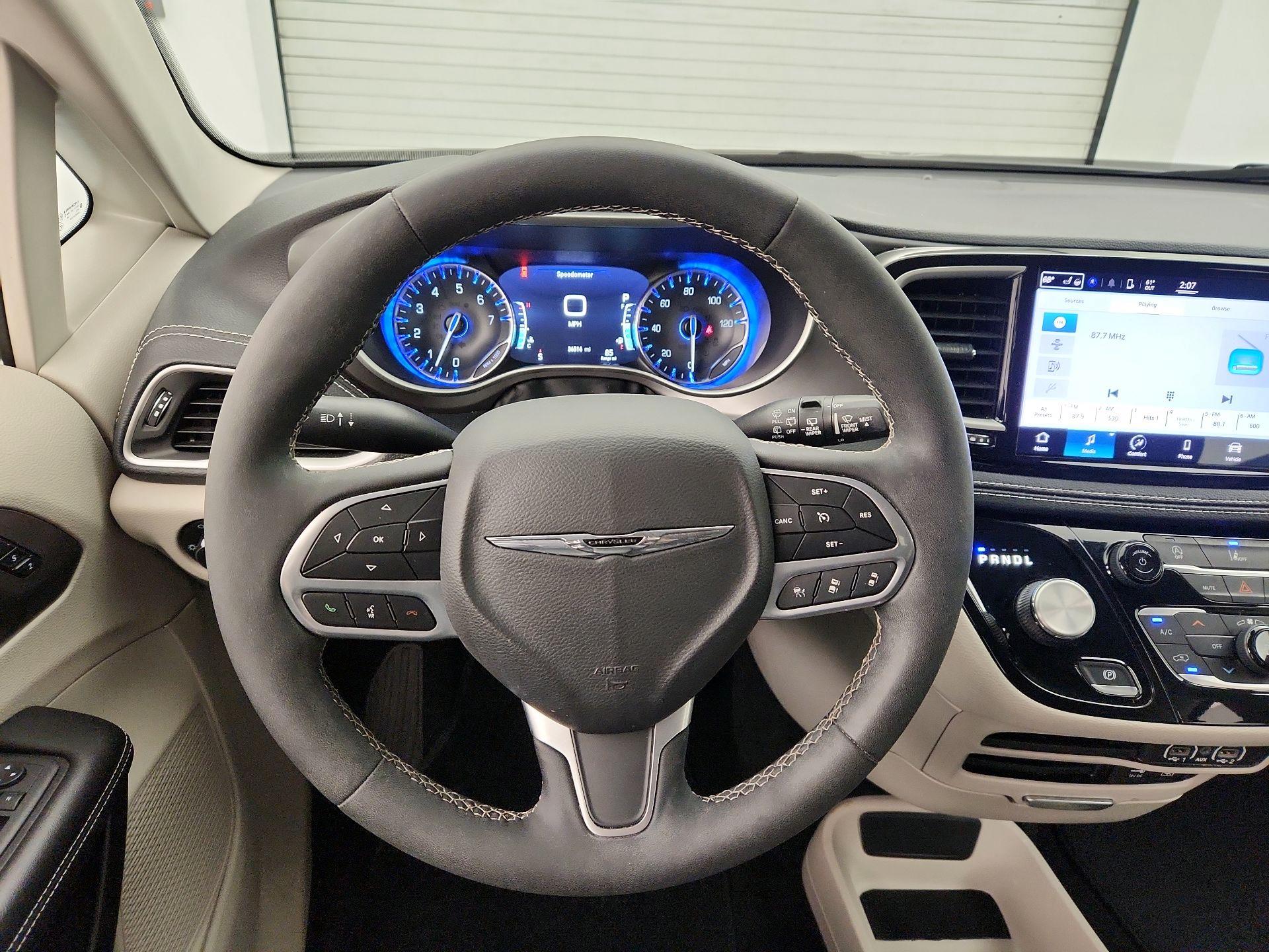 Thumbnail: 2022 Chrysler Pacifica - 10