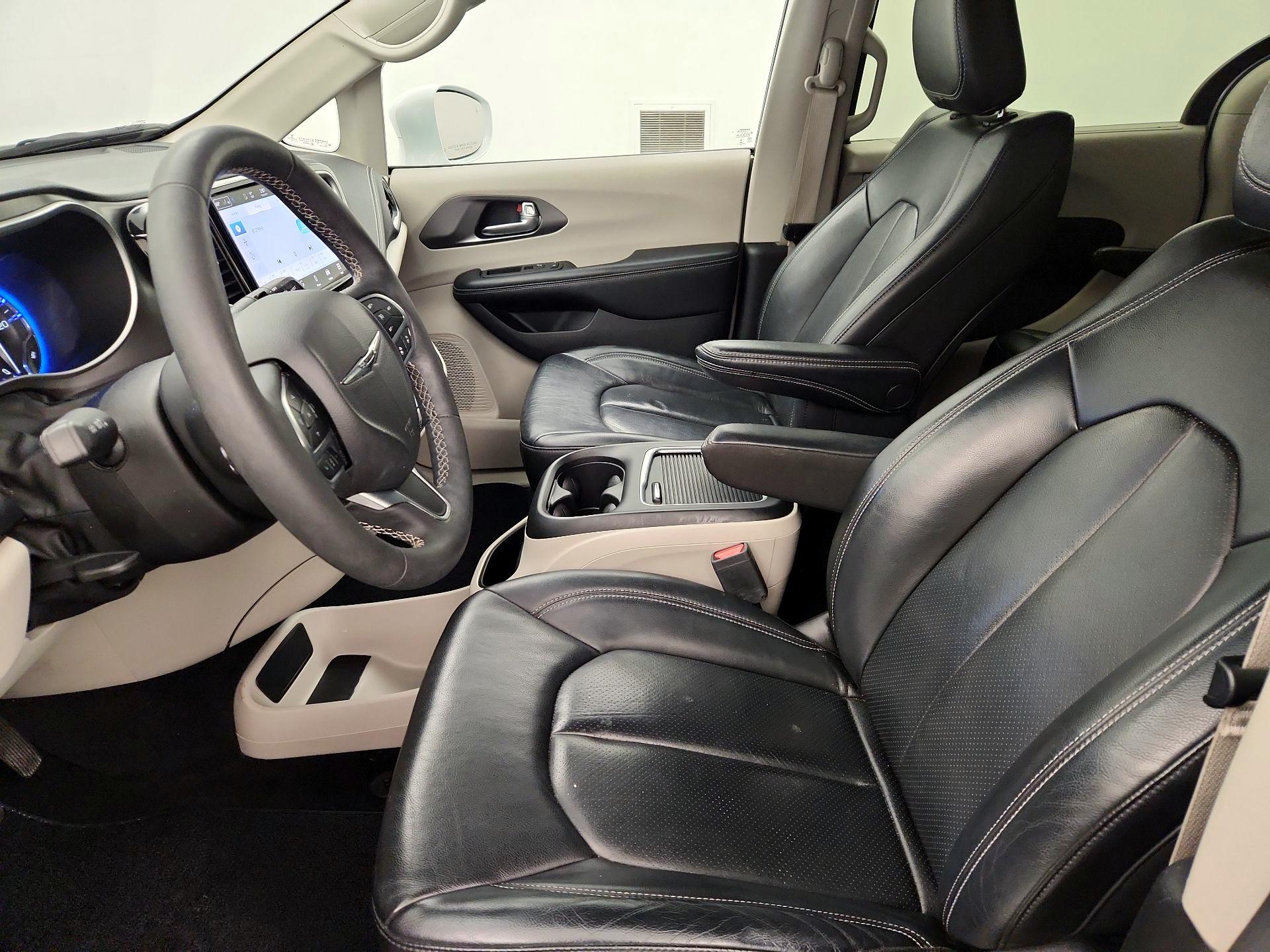 Thumbnail: 2022 Chrysler Pacifica - 11