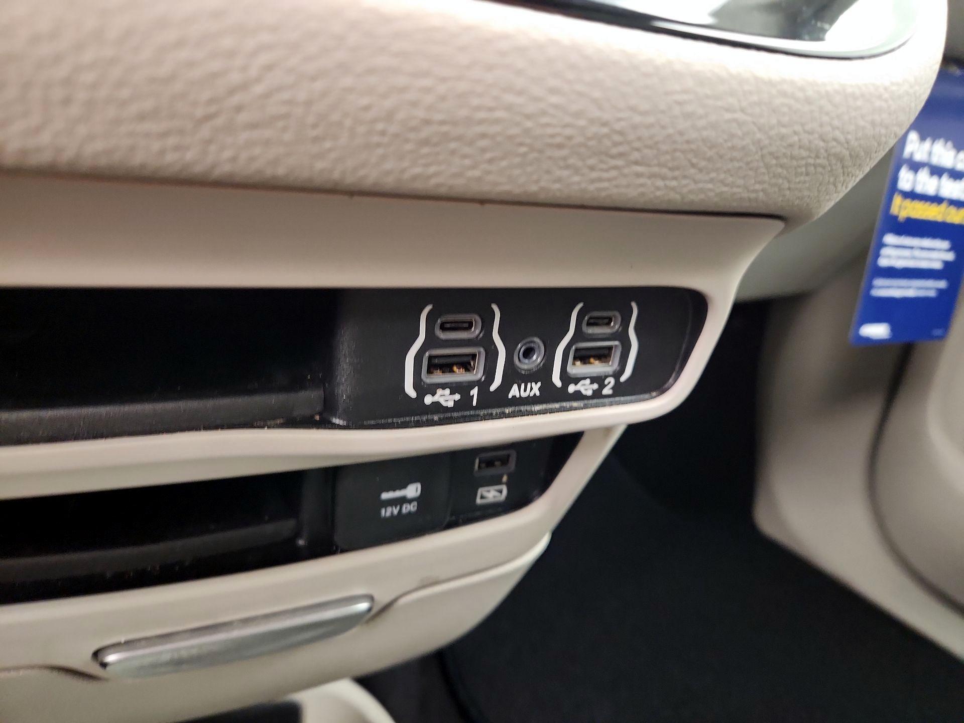 Thumbnail: 2022 Chrysler Pacifica - 18