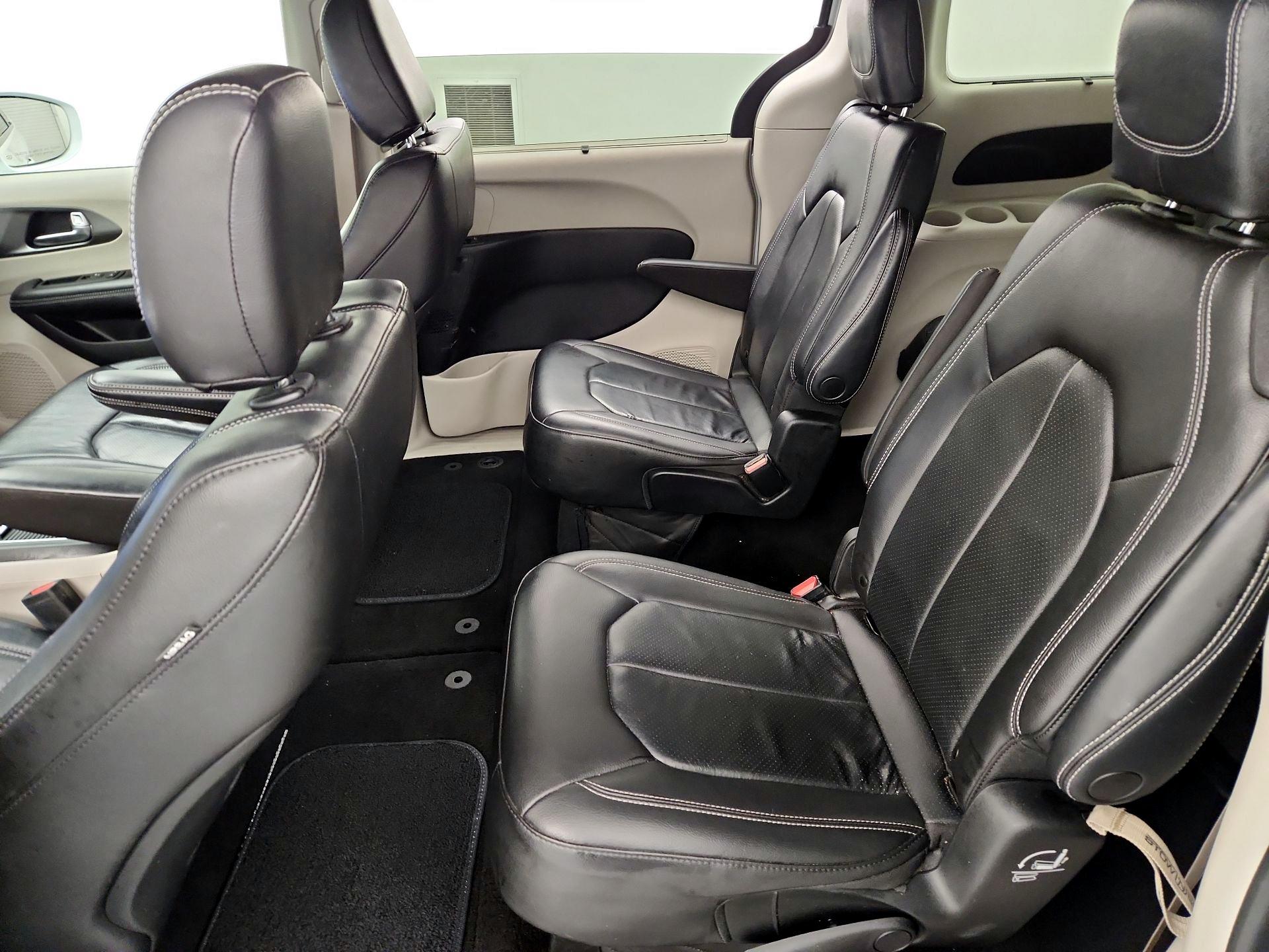 Thumbnail: 2022 Chrysler Pacifica - 19