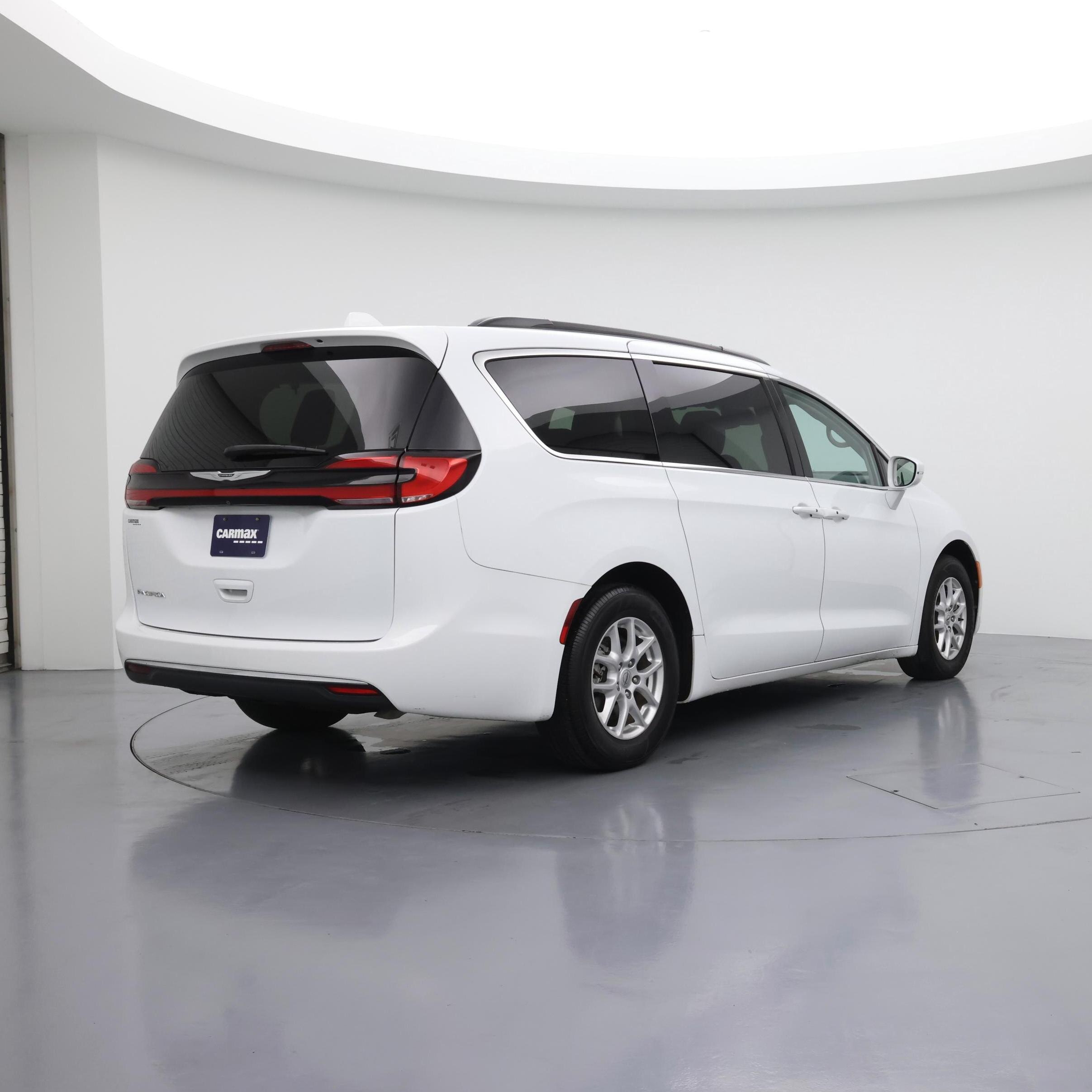 Thumbnail: 2022 Chrysler Pacifica - 8