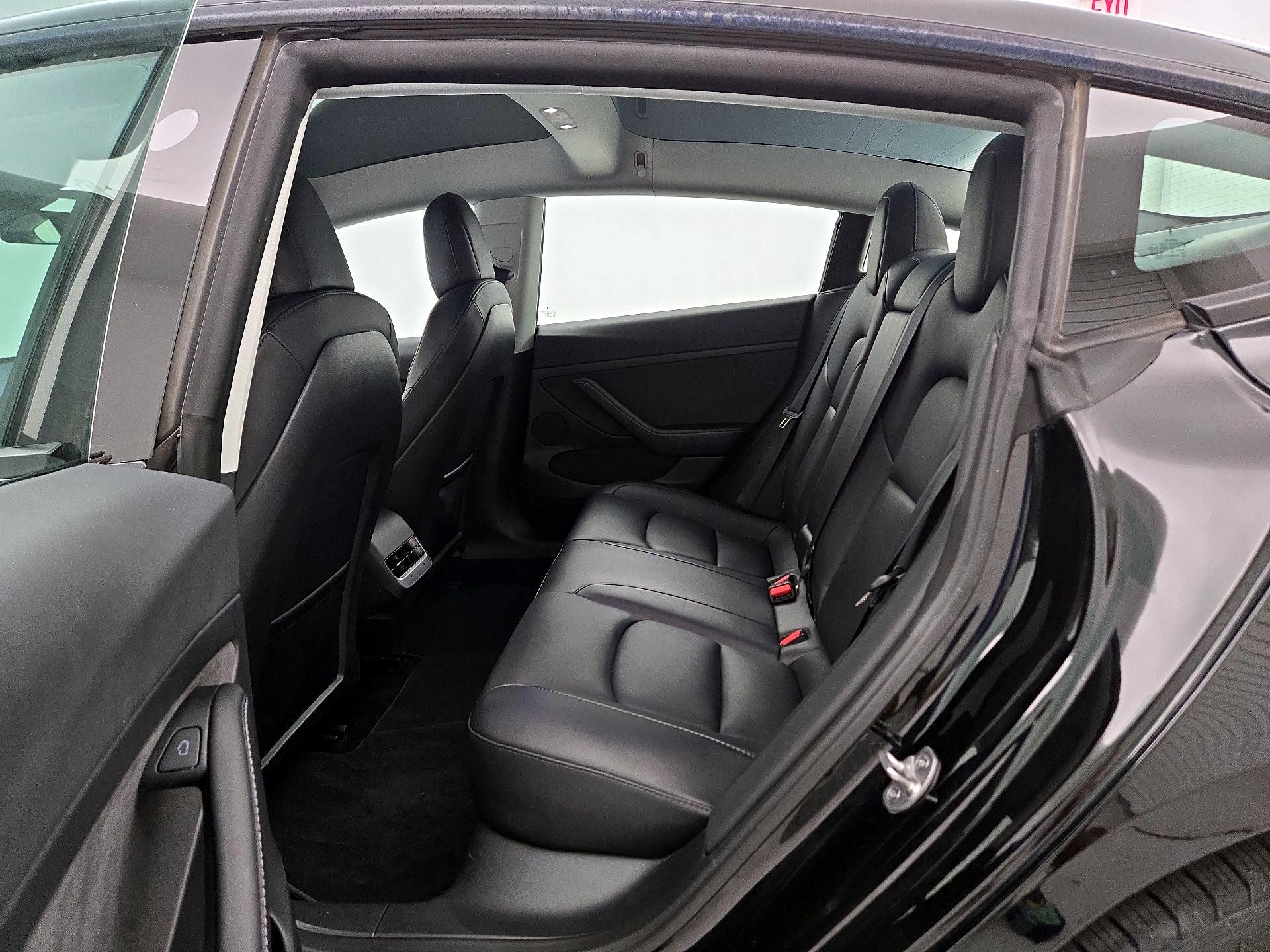 Thumbnail: 2023 Tesla Model 3 - 19