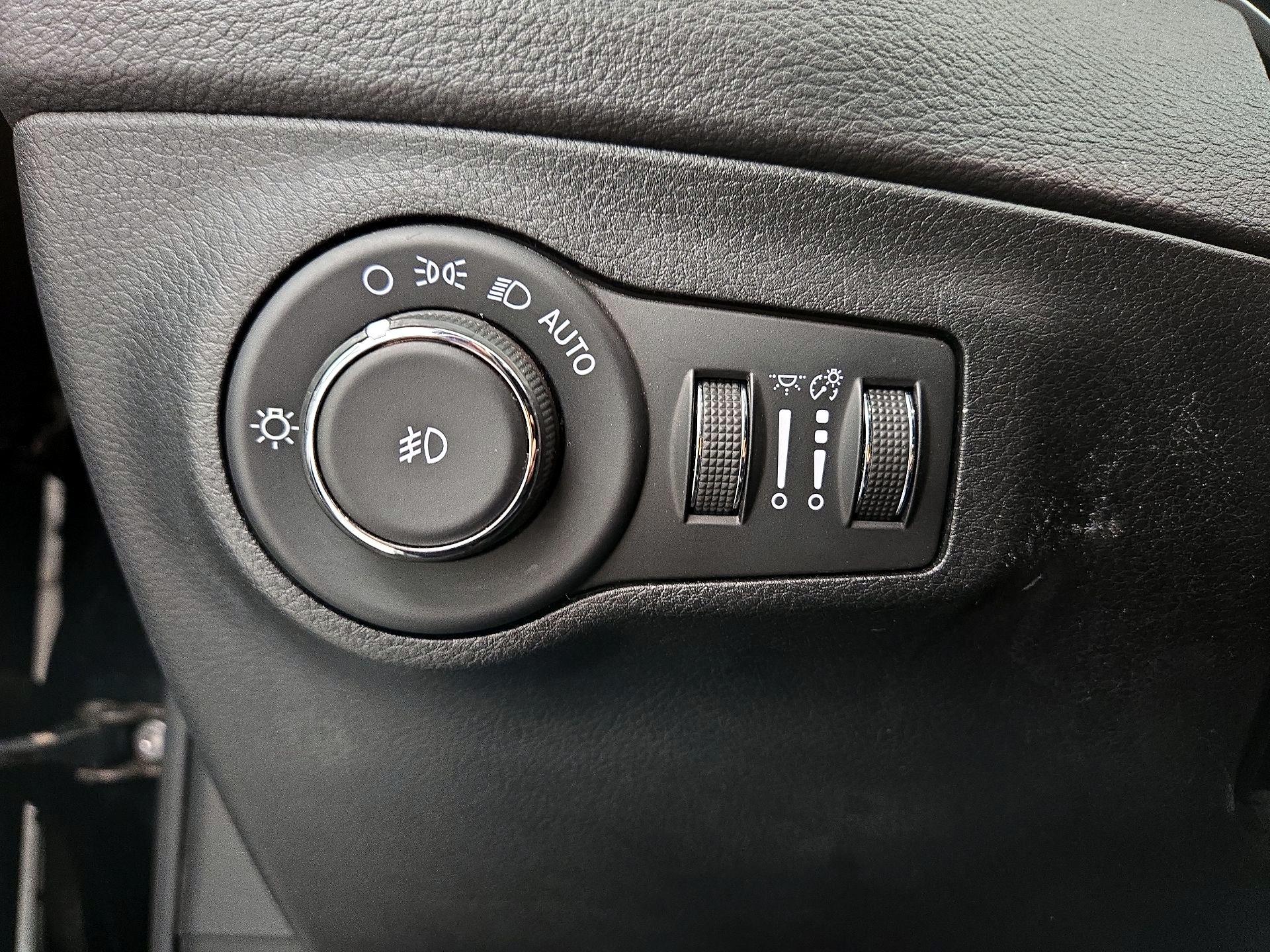 Thumbnail: 2018 Jeep Compass - 13