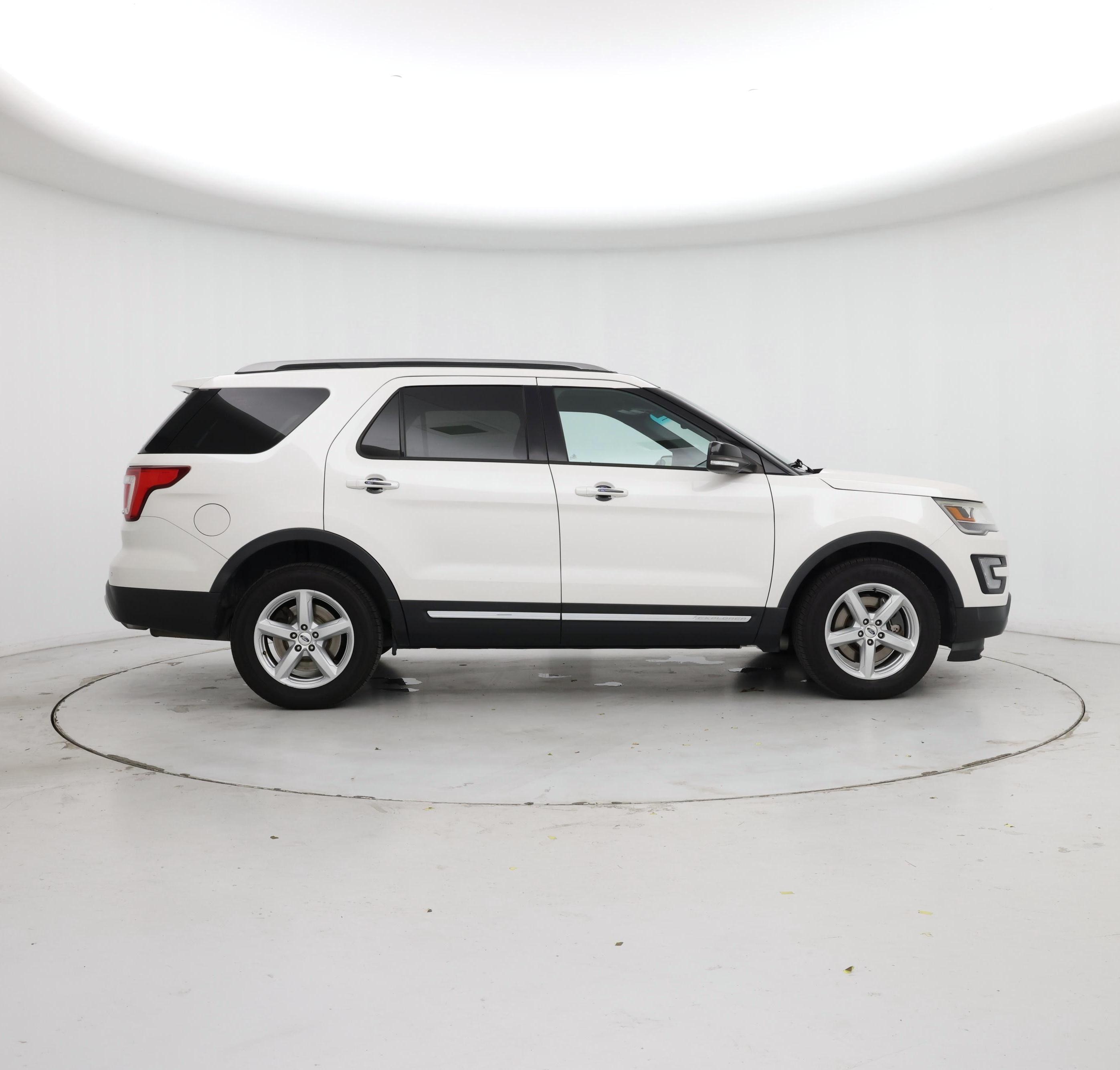 Thumbnail: 2017 Ford Explorer - 7