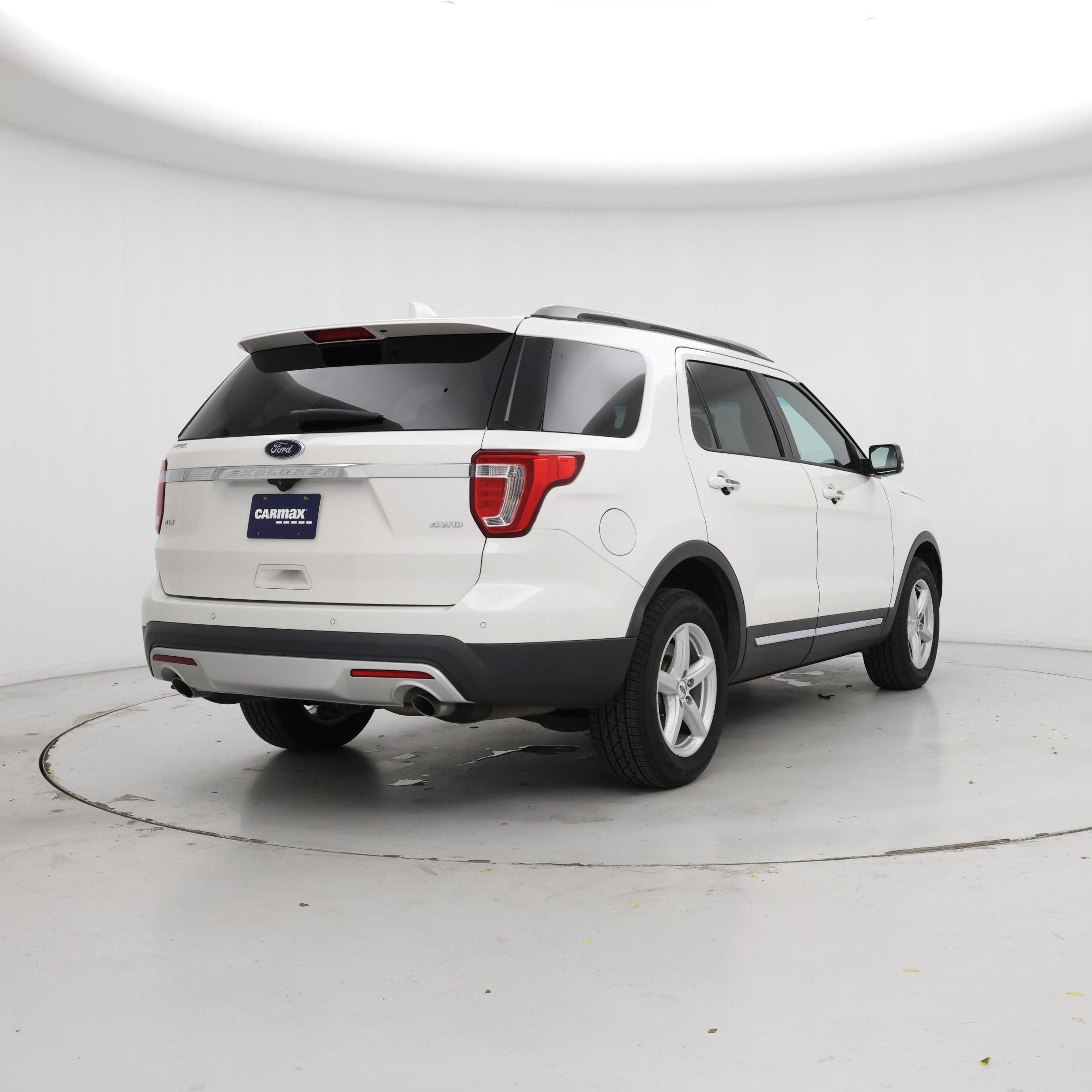 Thumbnail: 2017 Ford Explorer - 8