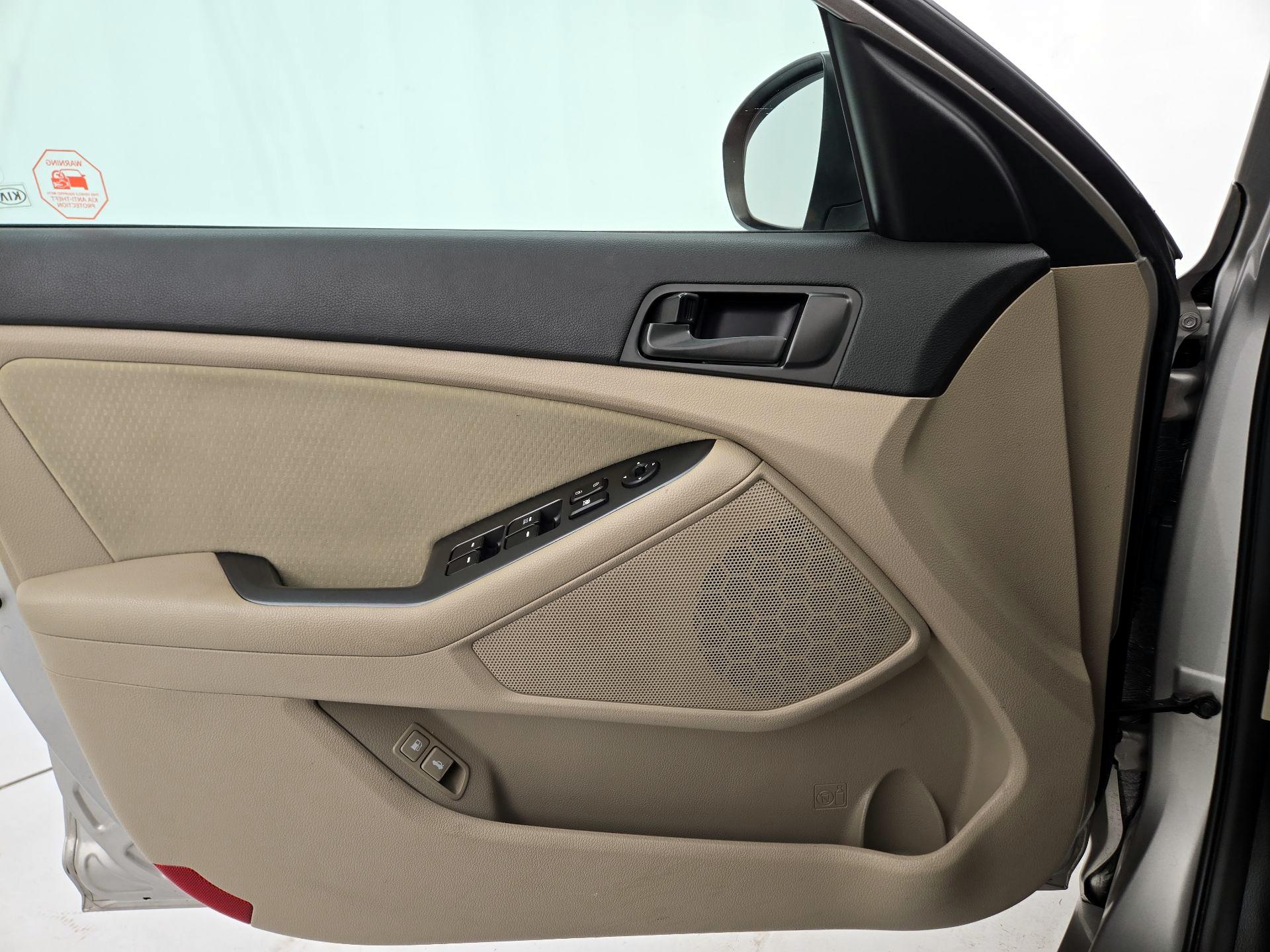 Thumbnail: 2015 Kia Optima - 12