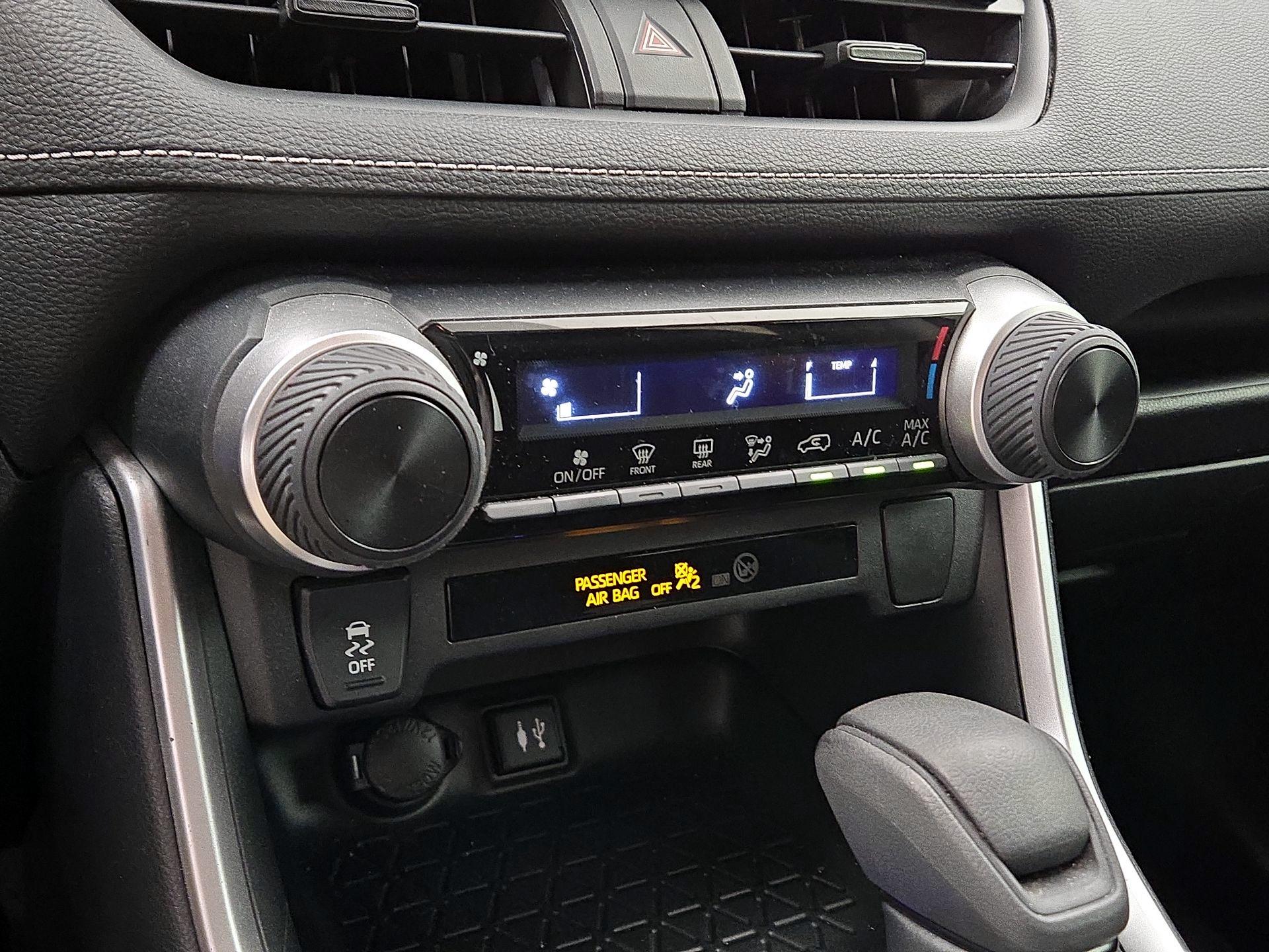 Thumbnail: 2019 Toyota RAV4 - 16