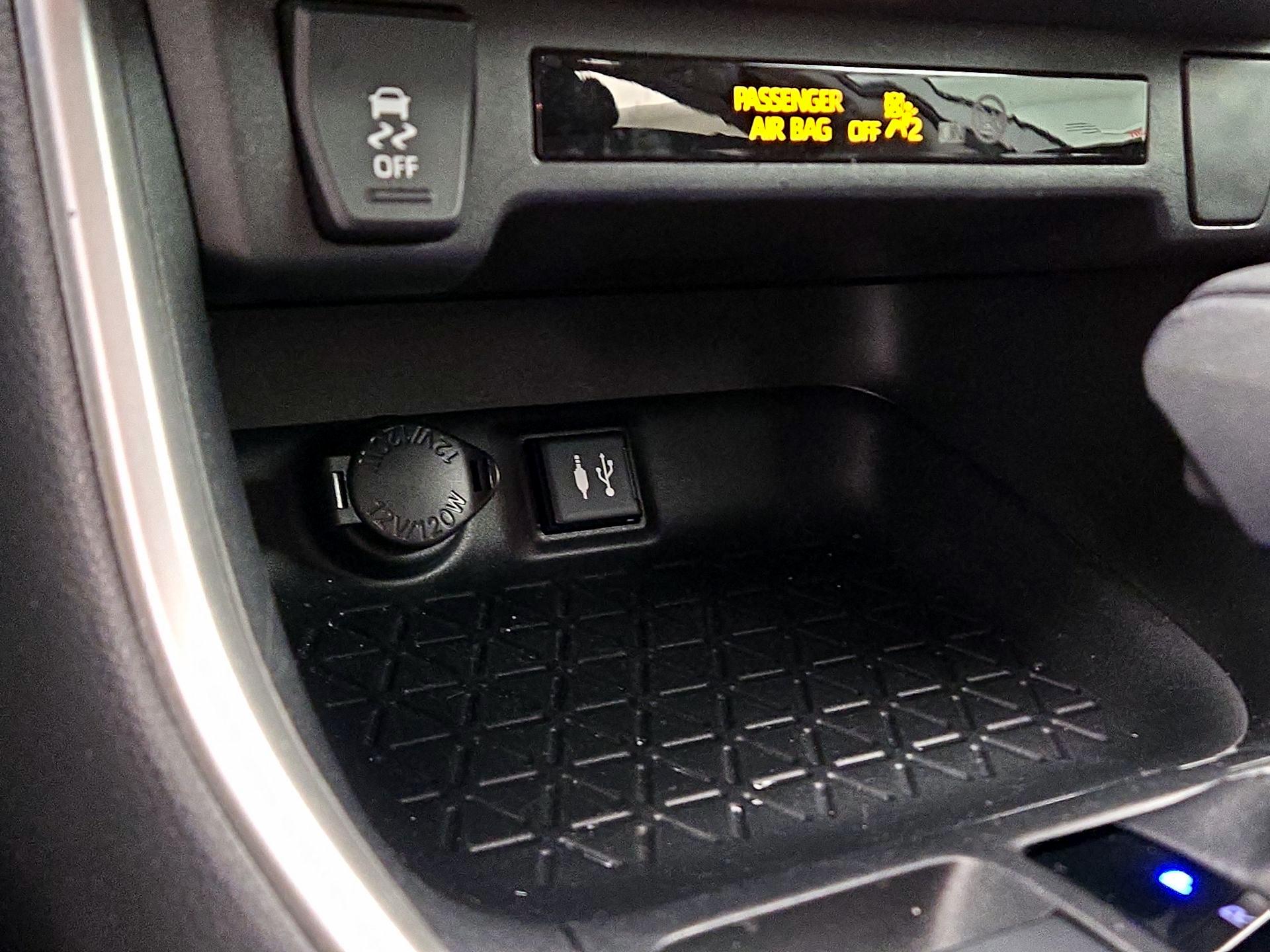 Thumbnail: 2019 Toyota RAV4 - 18