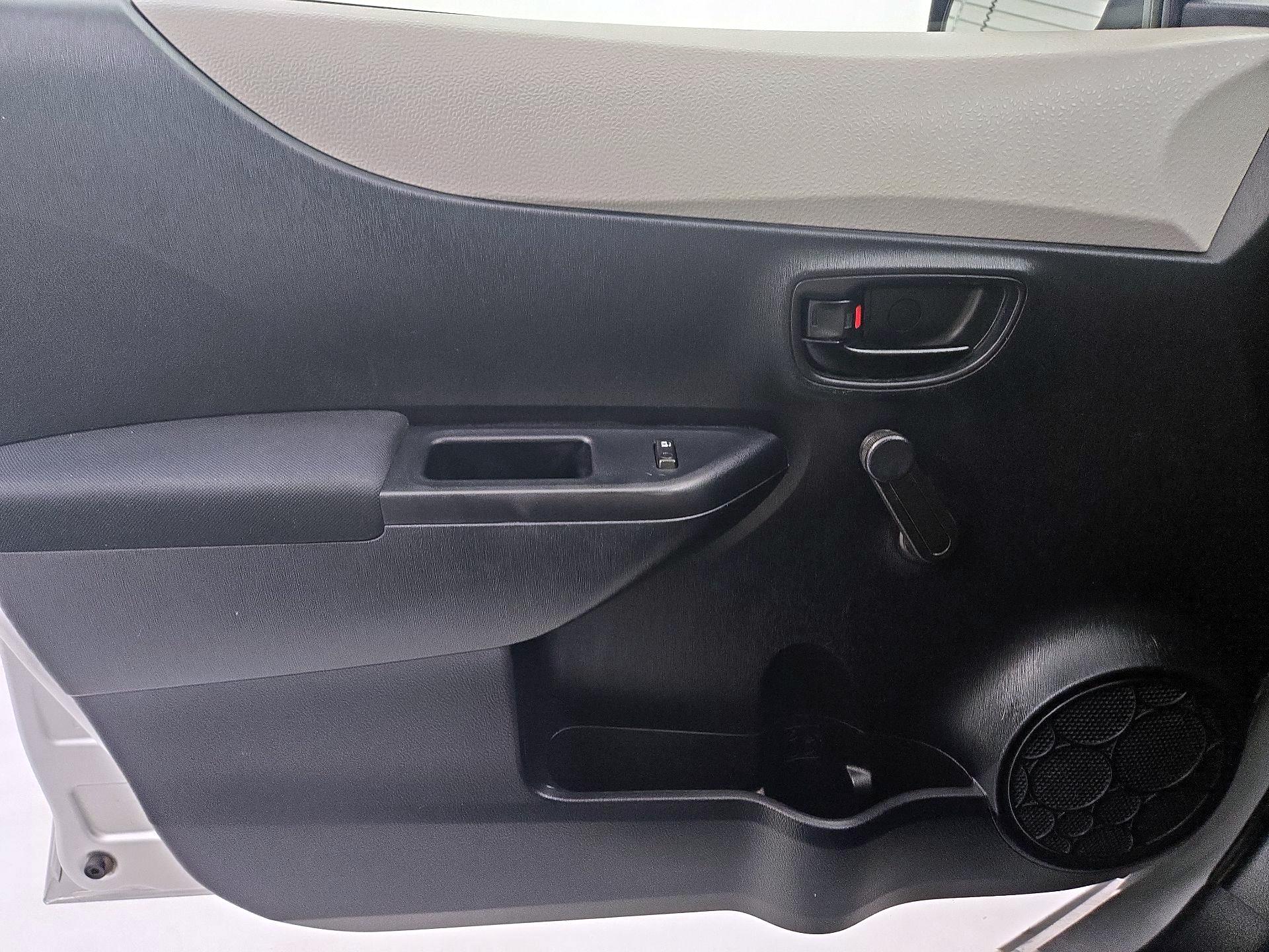 Thumbnail: 2014 Toyota Yaris - 12
