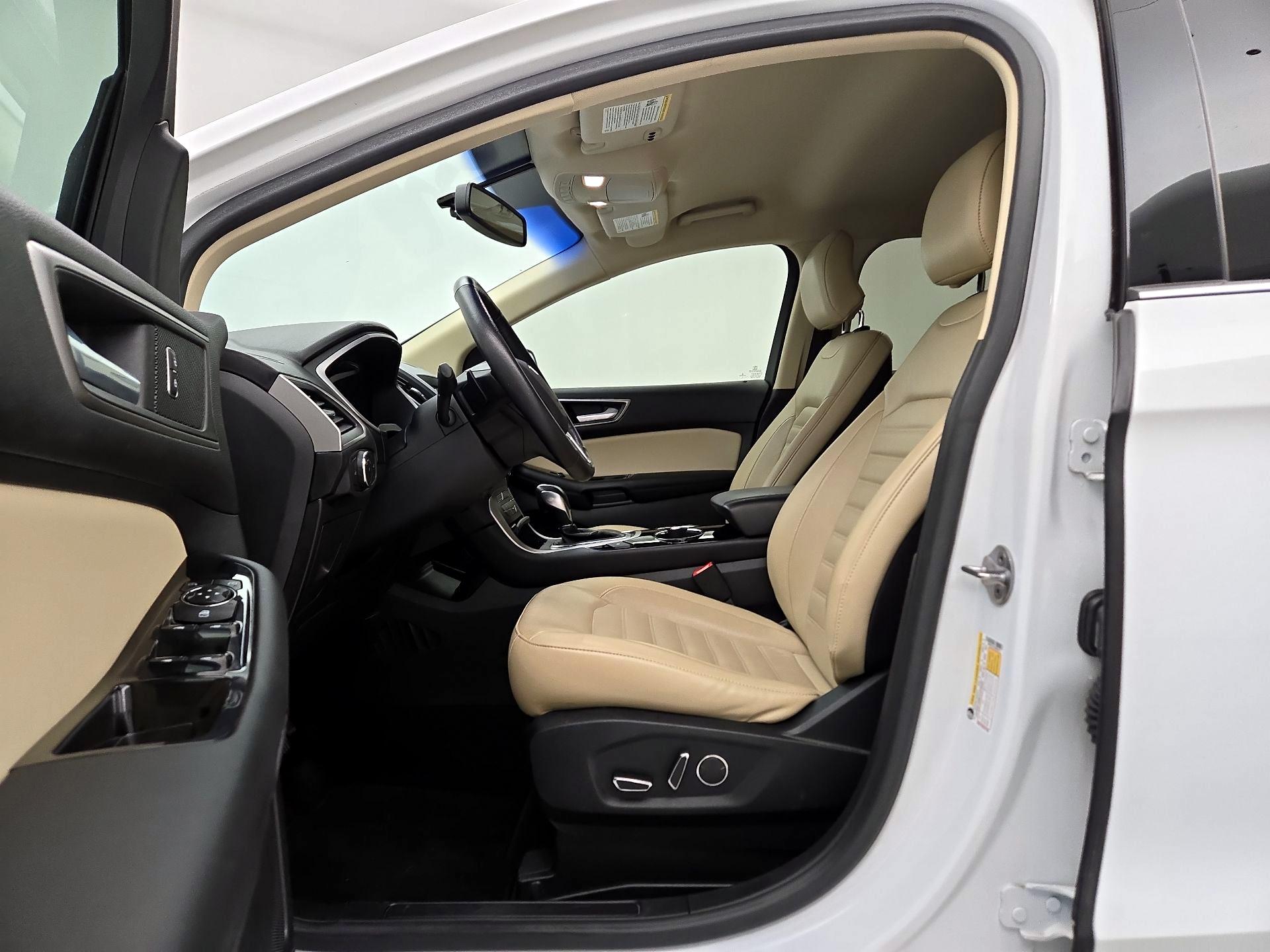 Thumbnail: 2016 Ford Edge - 11
