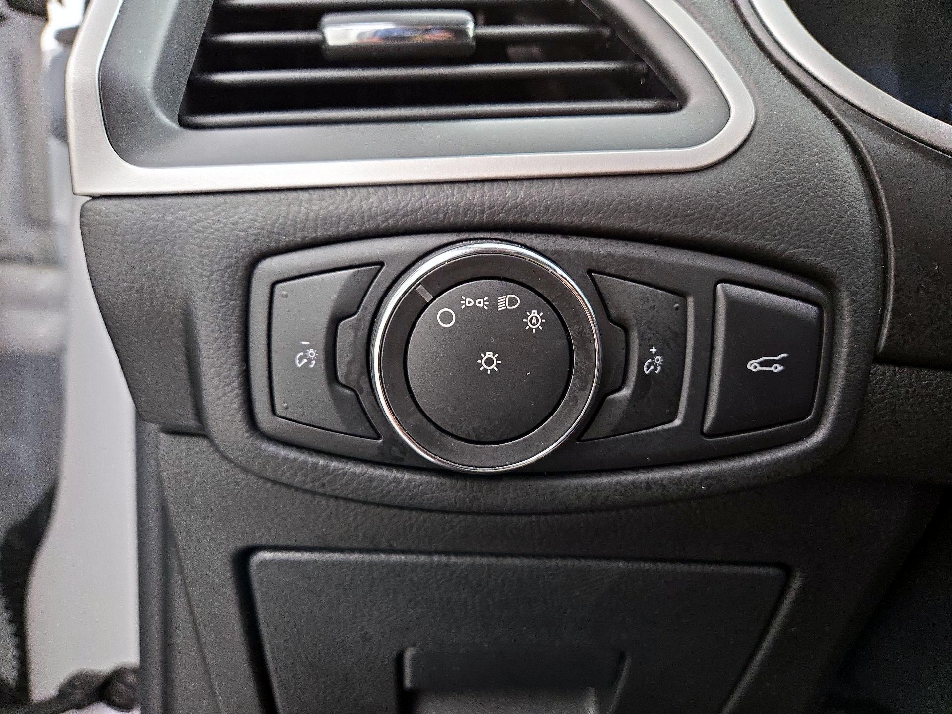 Thumbnail: 2016 Ford Edge - 13