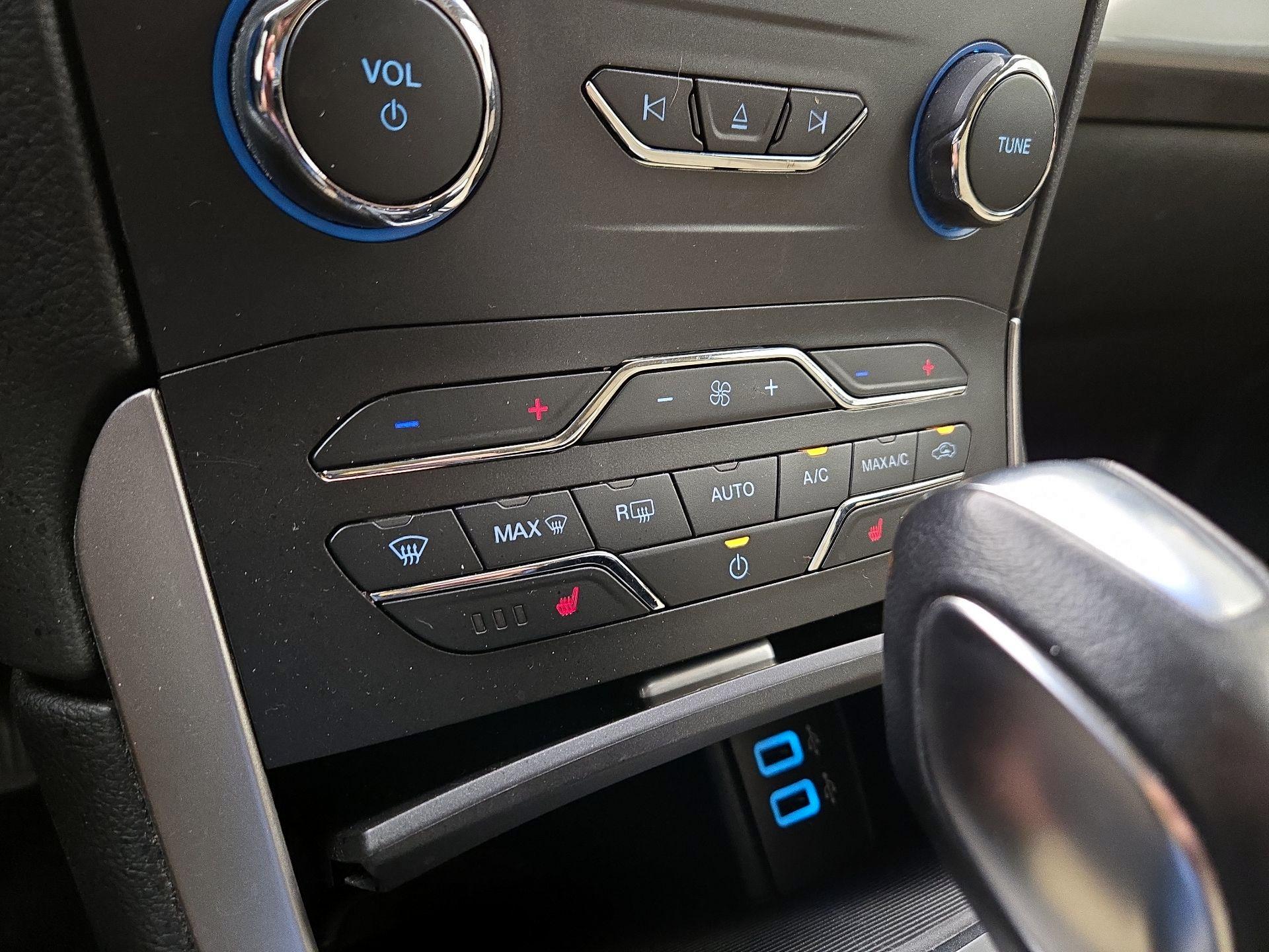 Thumbnail: 2016 Ford Edge - 17