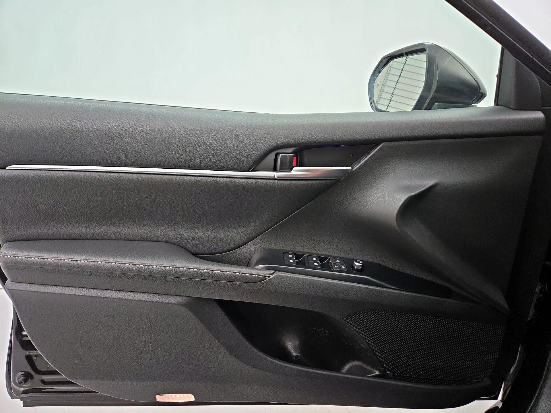 Thumbnail: 2019 Toyota Camry - 12