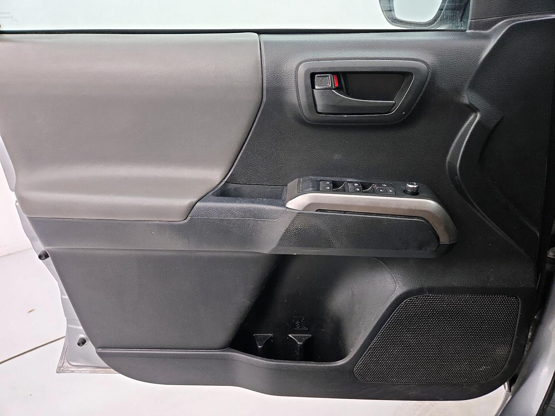 Thumbnail: 2017 Toyota Tacoma - 12